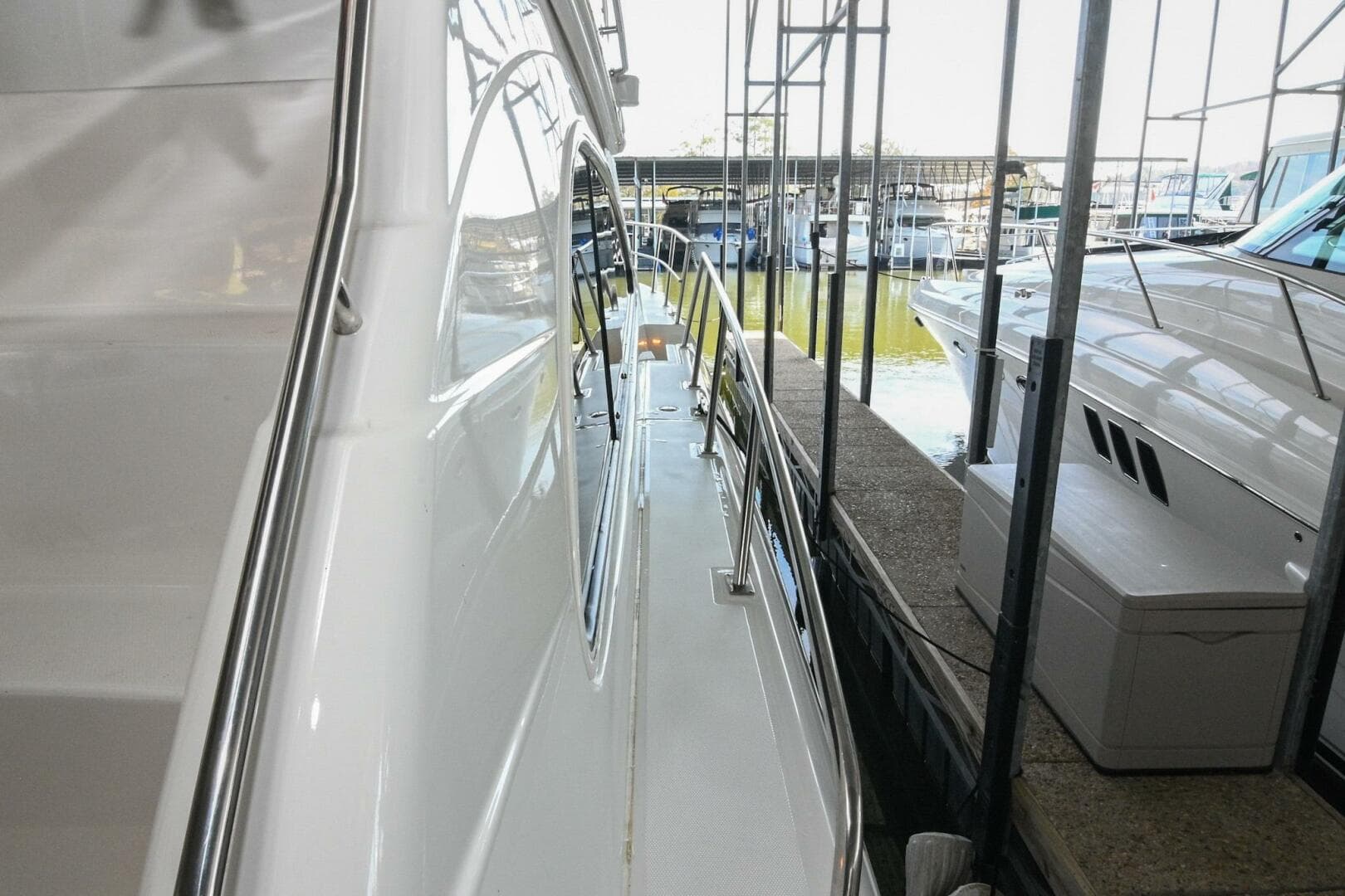 2002 Cruisers Yachts 5000 Sedan Sport