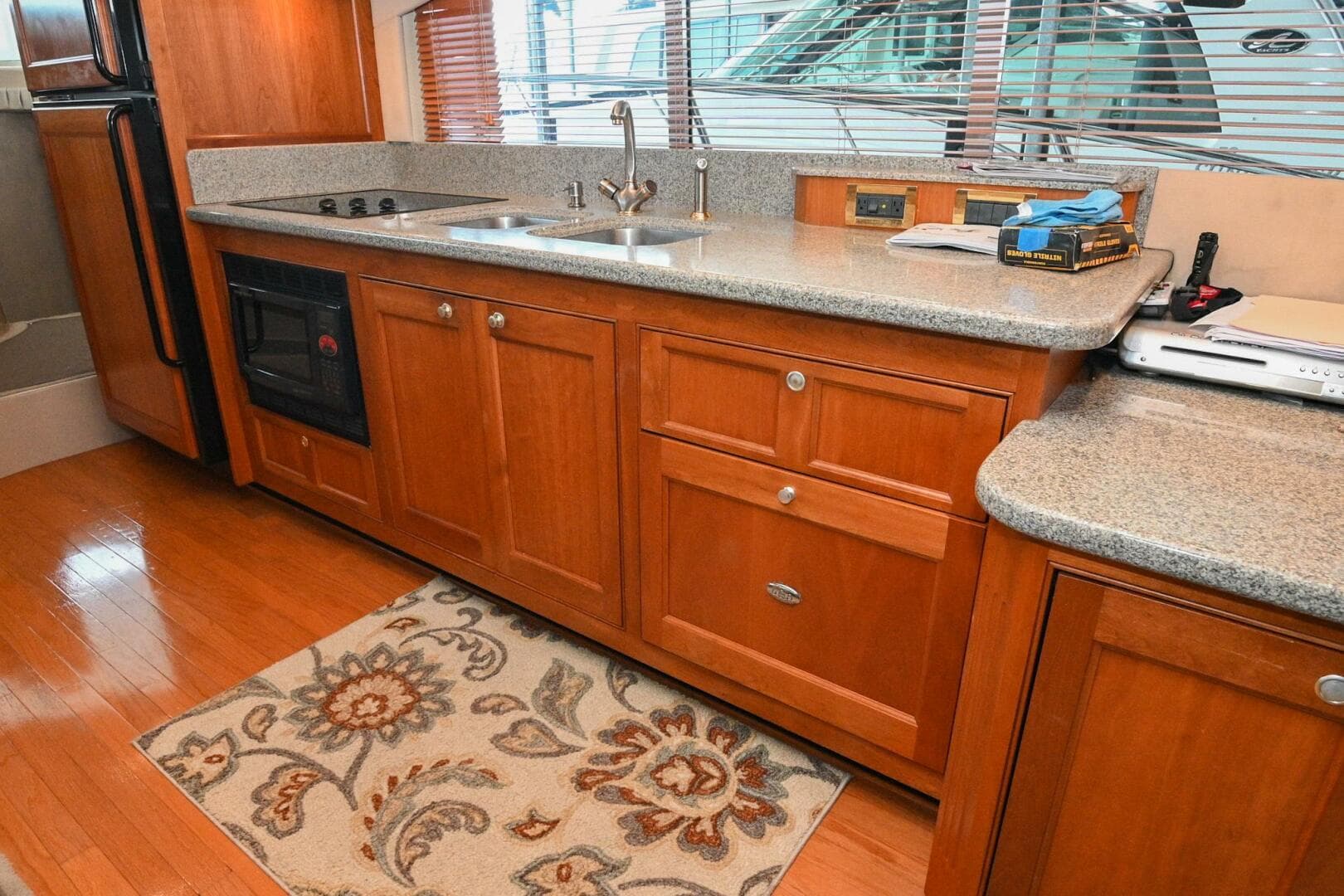 2002 Cruisers Yachts 5000 Sedan Sport