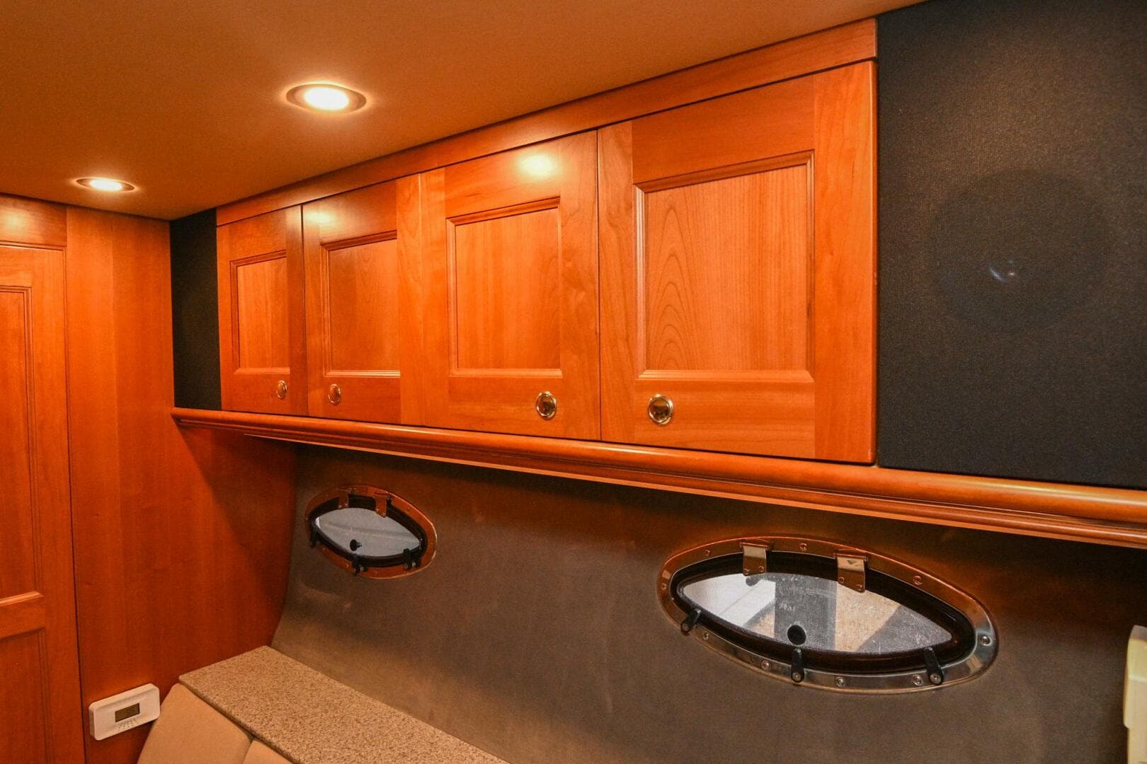 2002 Cruisers Yachts 5000 Sedan Sport