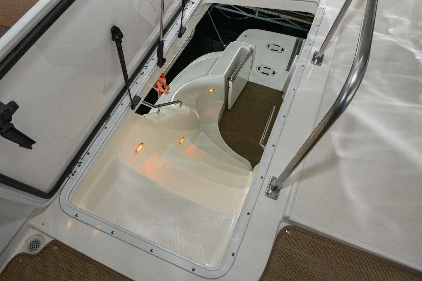 2002 Cruisers Yachts 5000 Sedan Sport