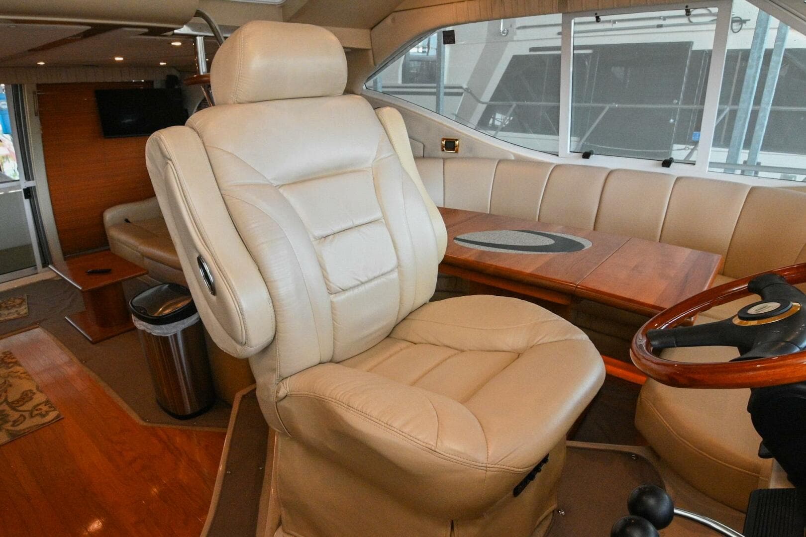 2002 Cruisers Yachts 5000 Sedan Sport