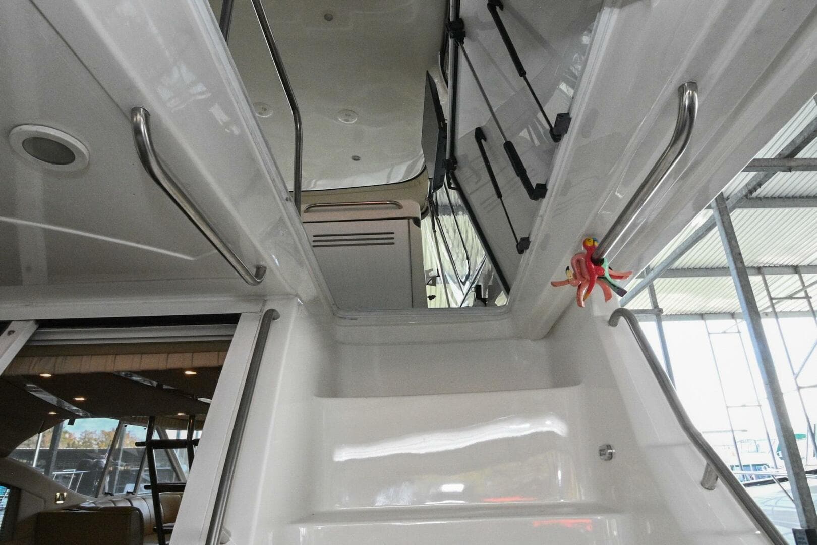 2002 Cruisers Yachts 5000 Sedan Sport