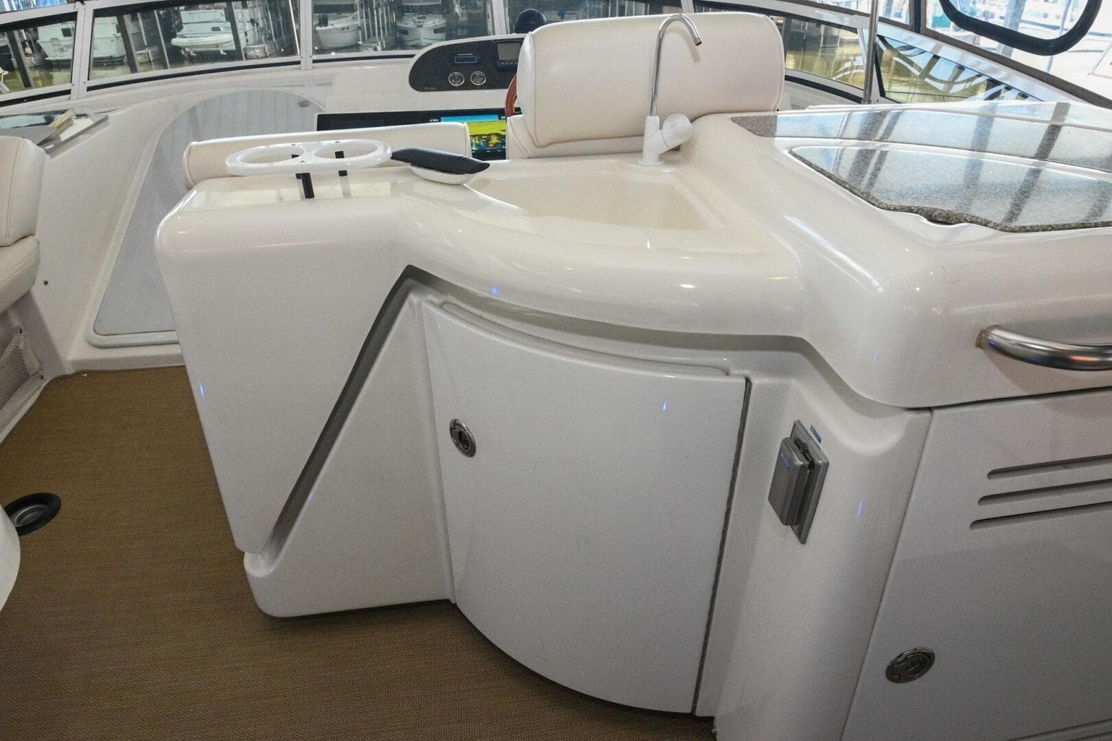 2002 Cruisers Yachts 5000 Sedan Sport