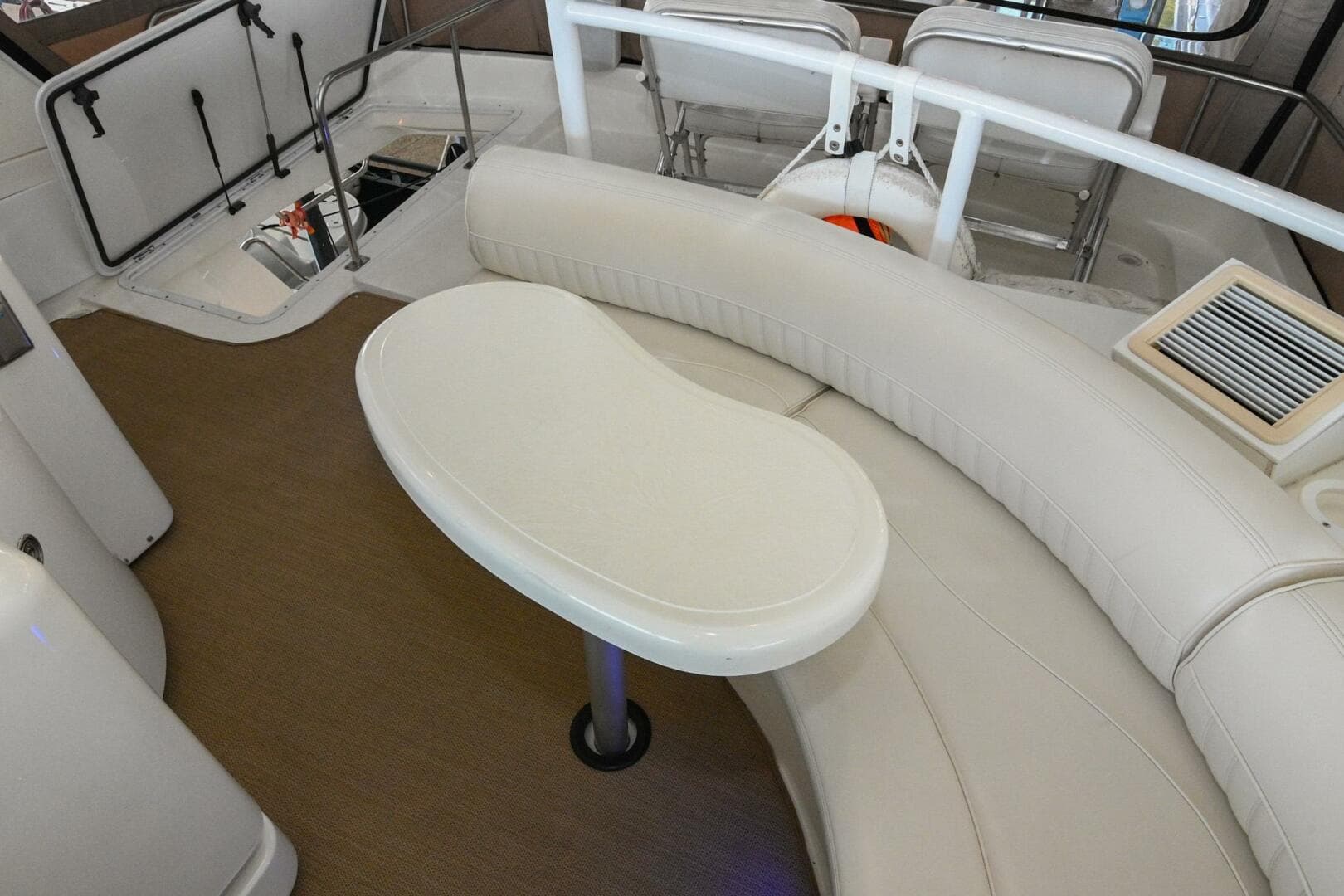 2002 Cruisers Yachts 5000 Sedan Sport