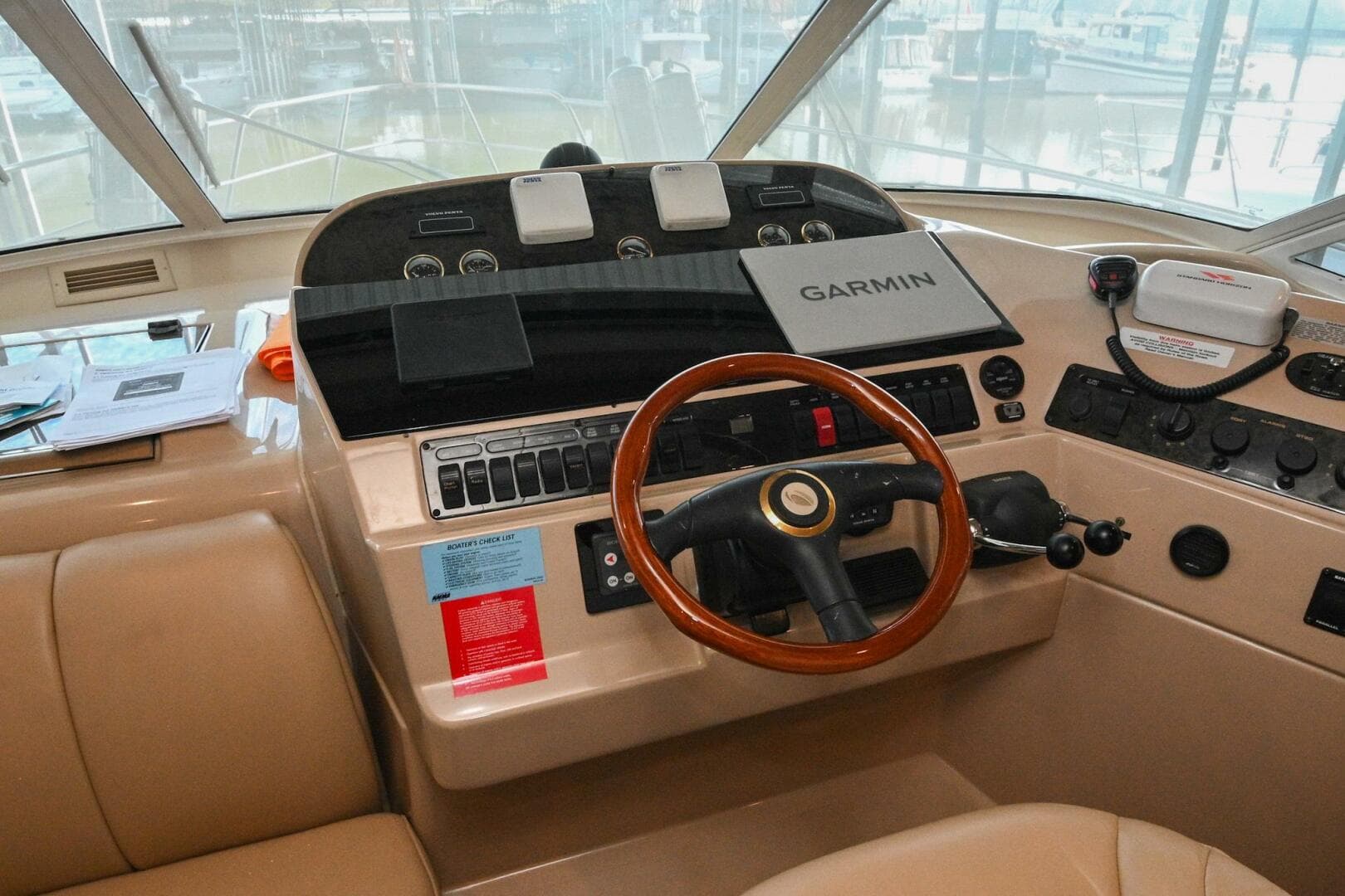 2002 Cruisers Yachts 5000 Sedan Sport