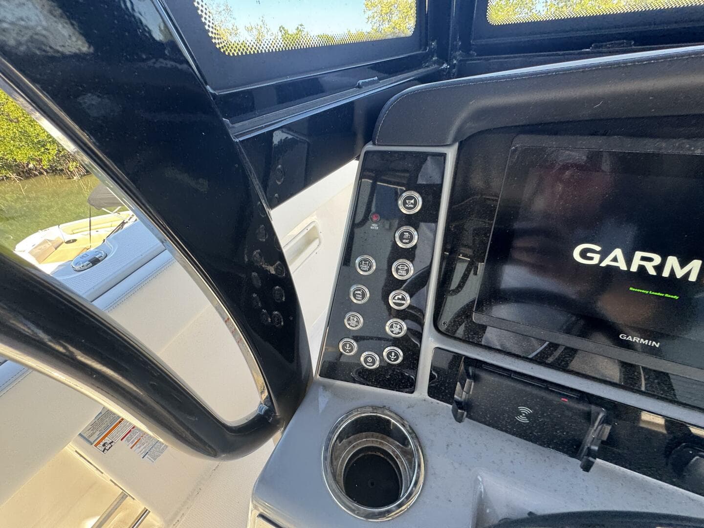 2023 Robalo R270 Center Console