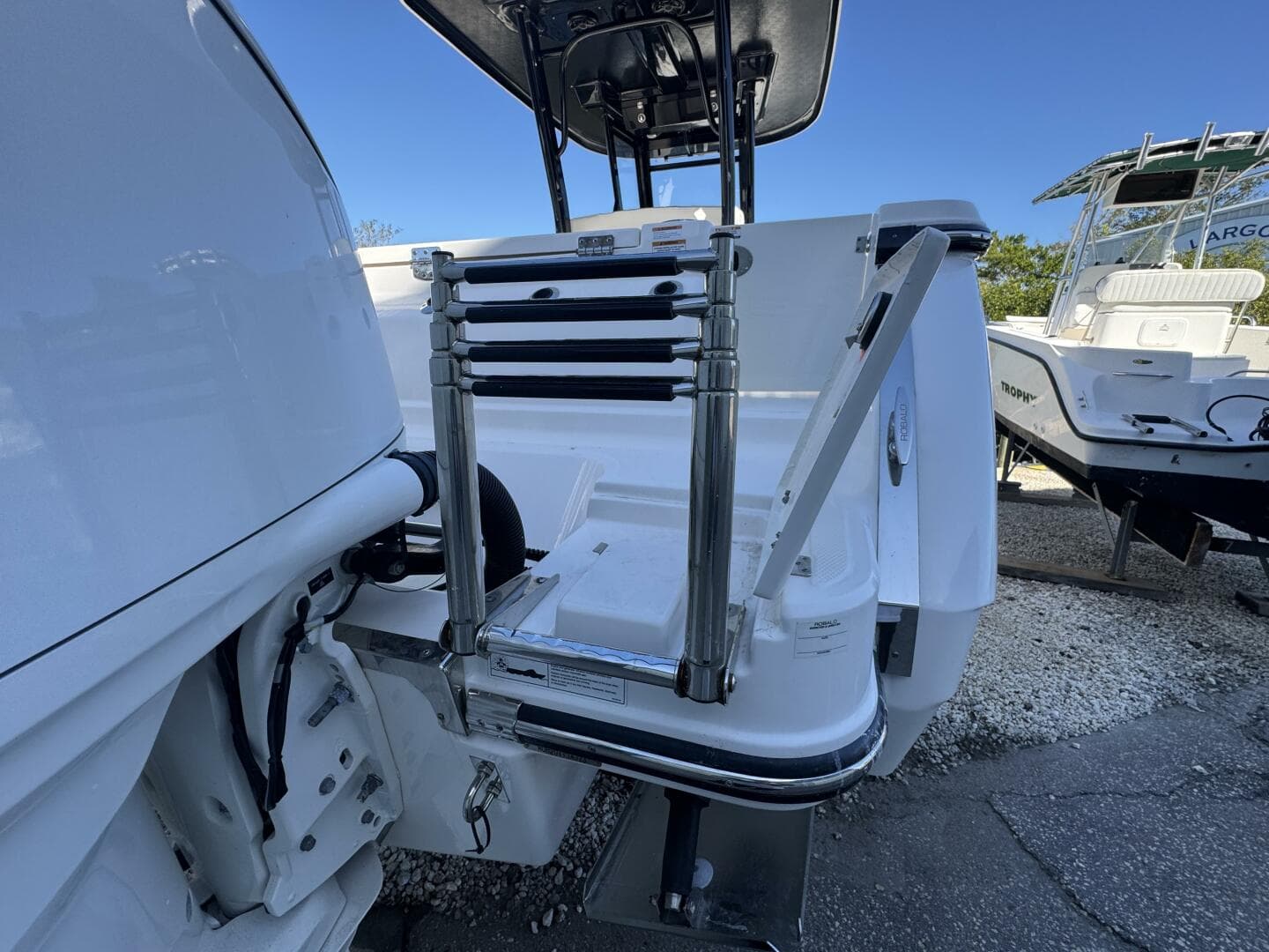 2023 Robalo R270 Center Console