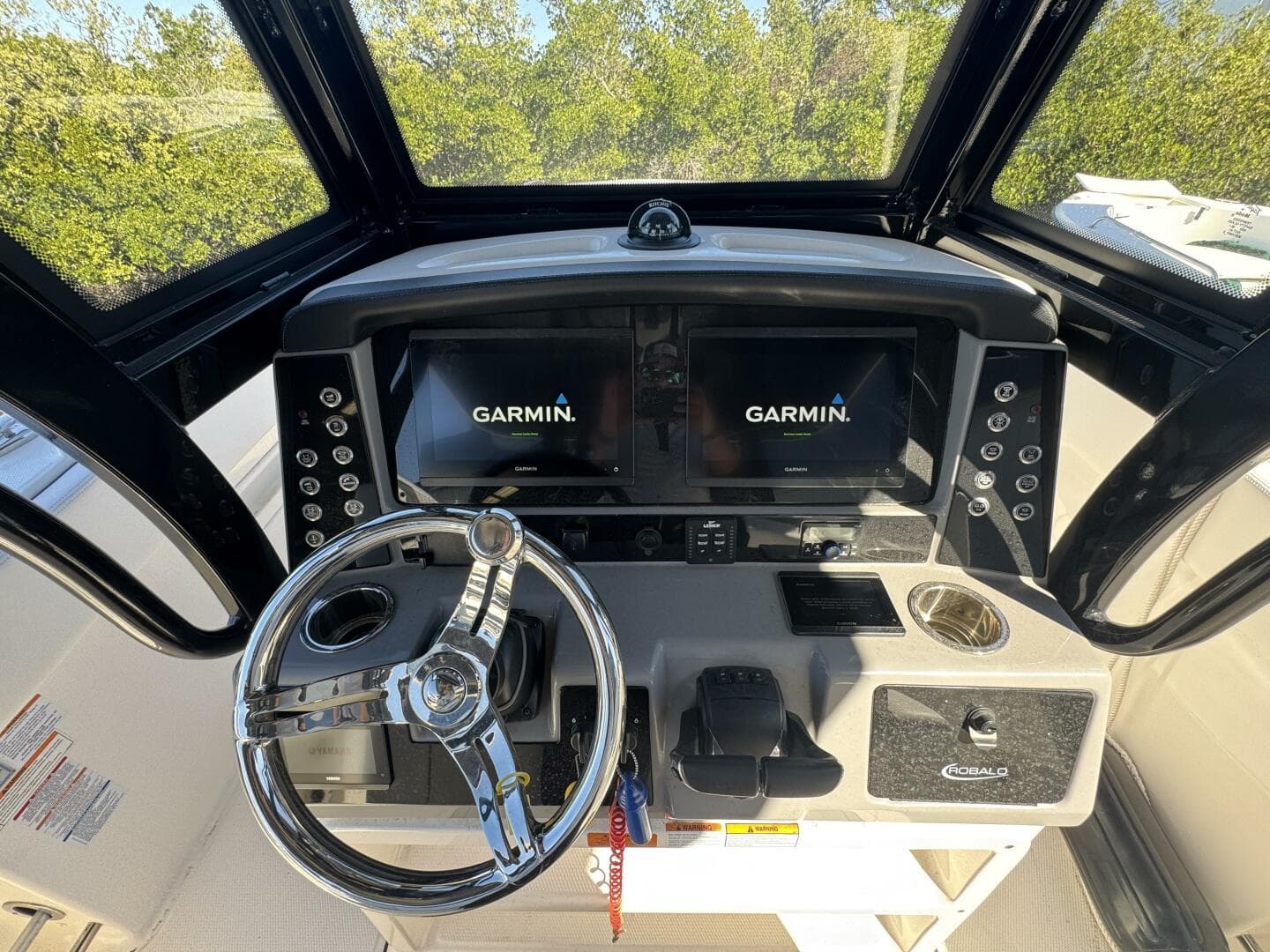 2023 Robalo R270 Center Console