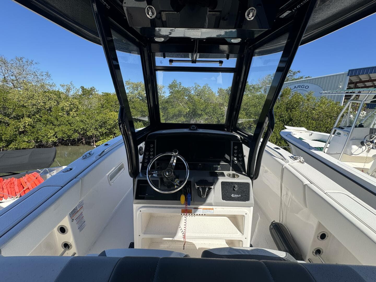 2023 Robalo R270 Center Console