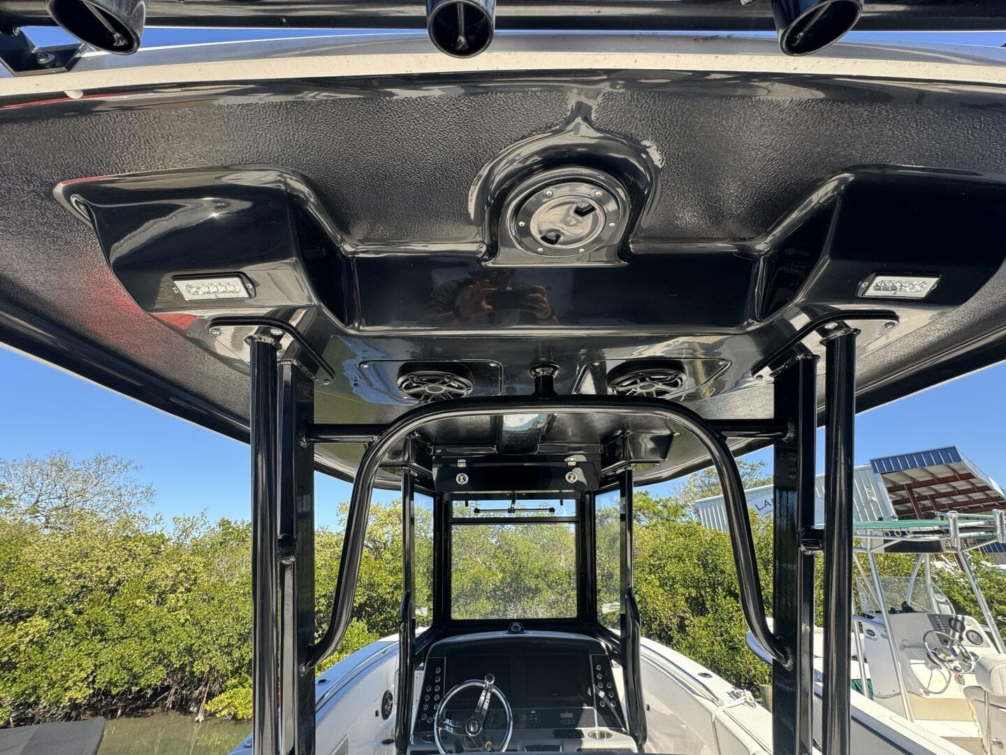 2023 Robalo R270 Center Console