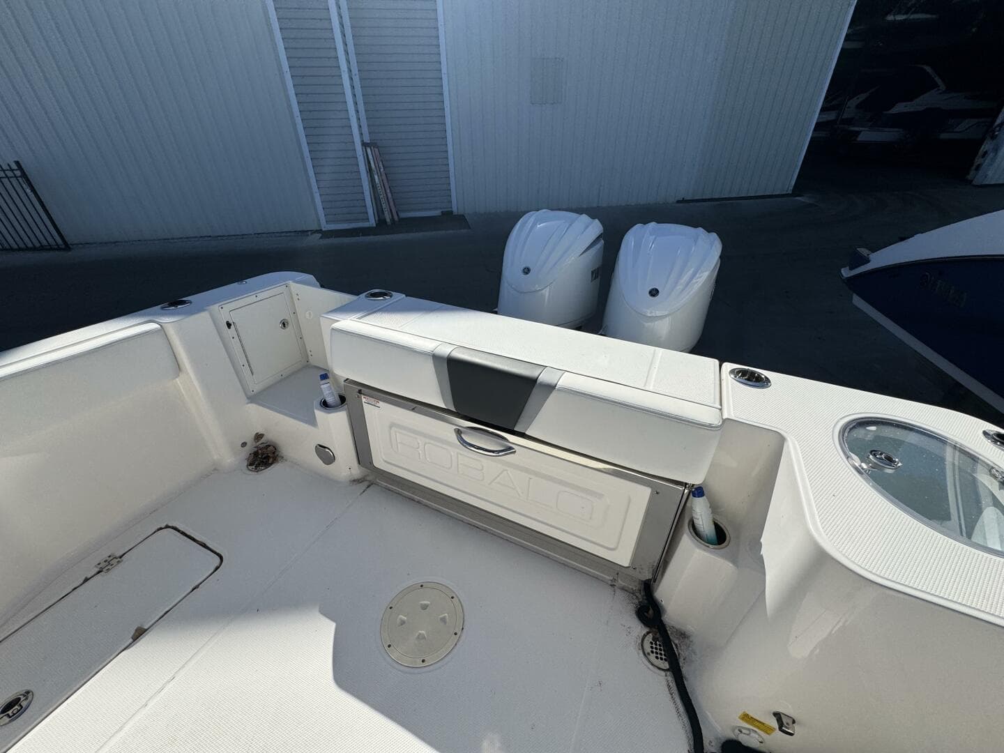 2023 Robalo R270 Center Console