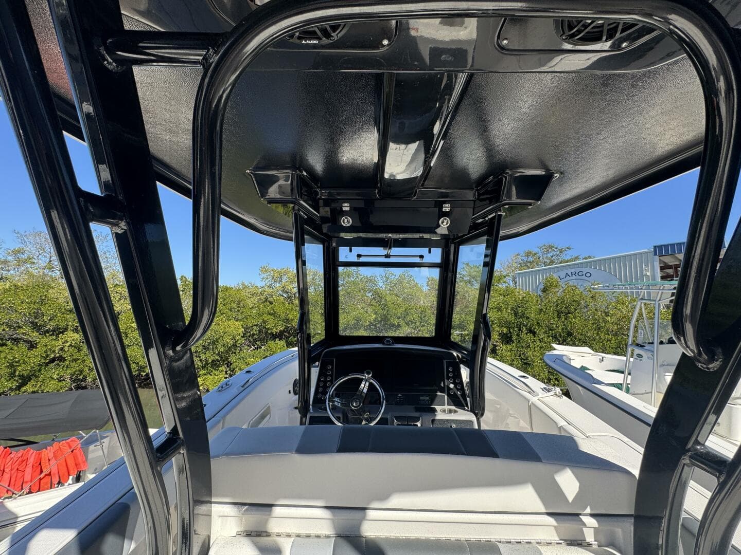 2023 Robalo R270 Center Console