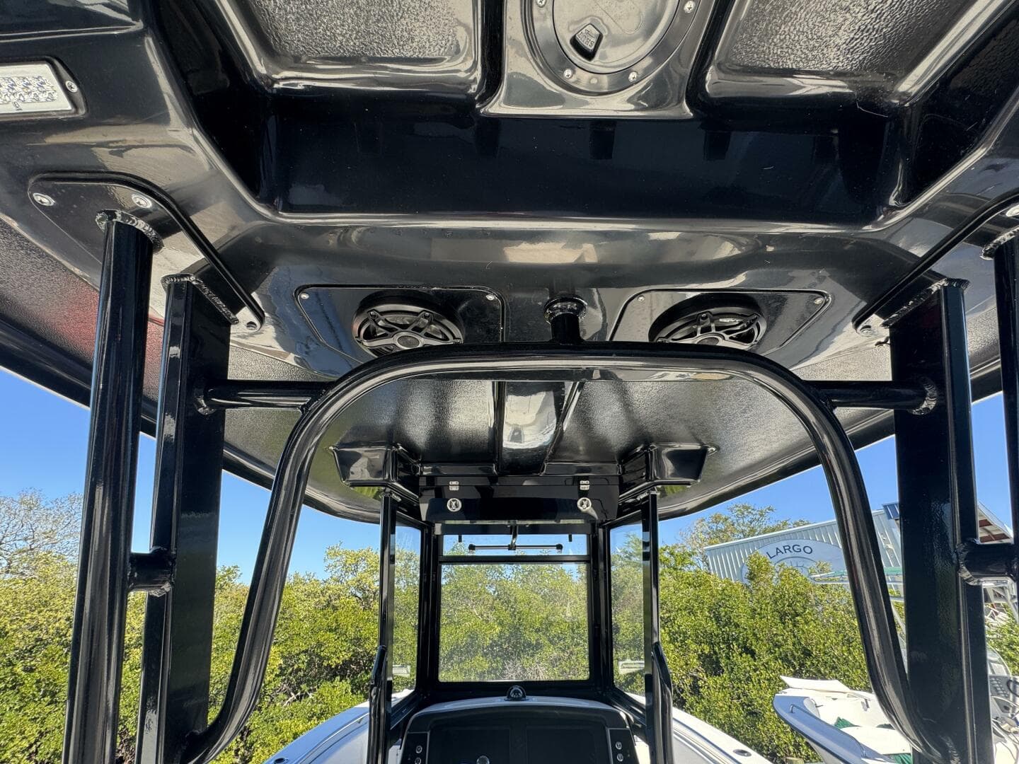 2023 Robalo R270 Center Console