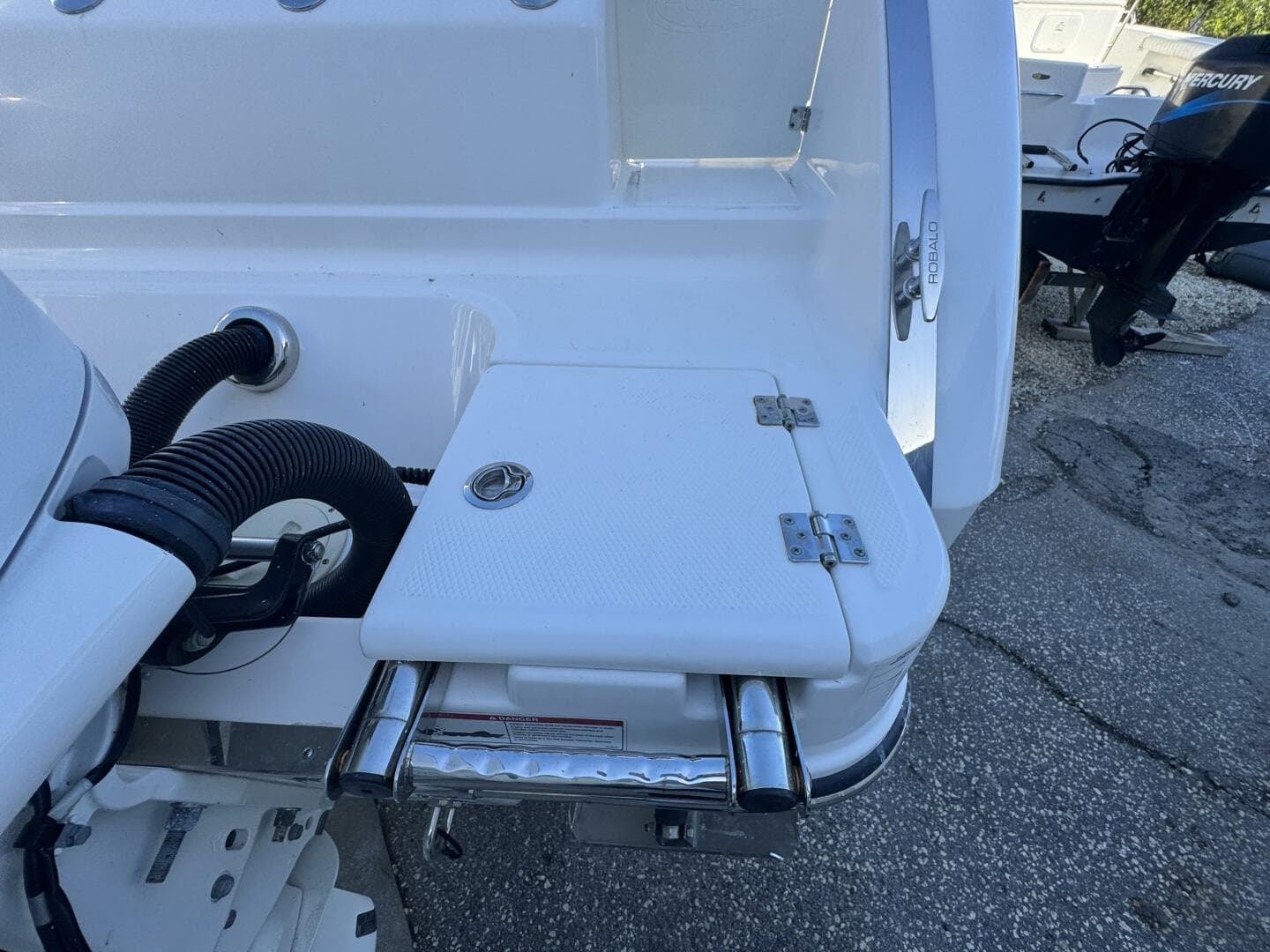 2023 Robalo R270 Center Console
