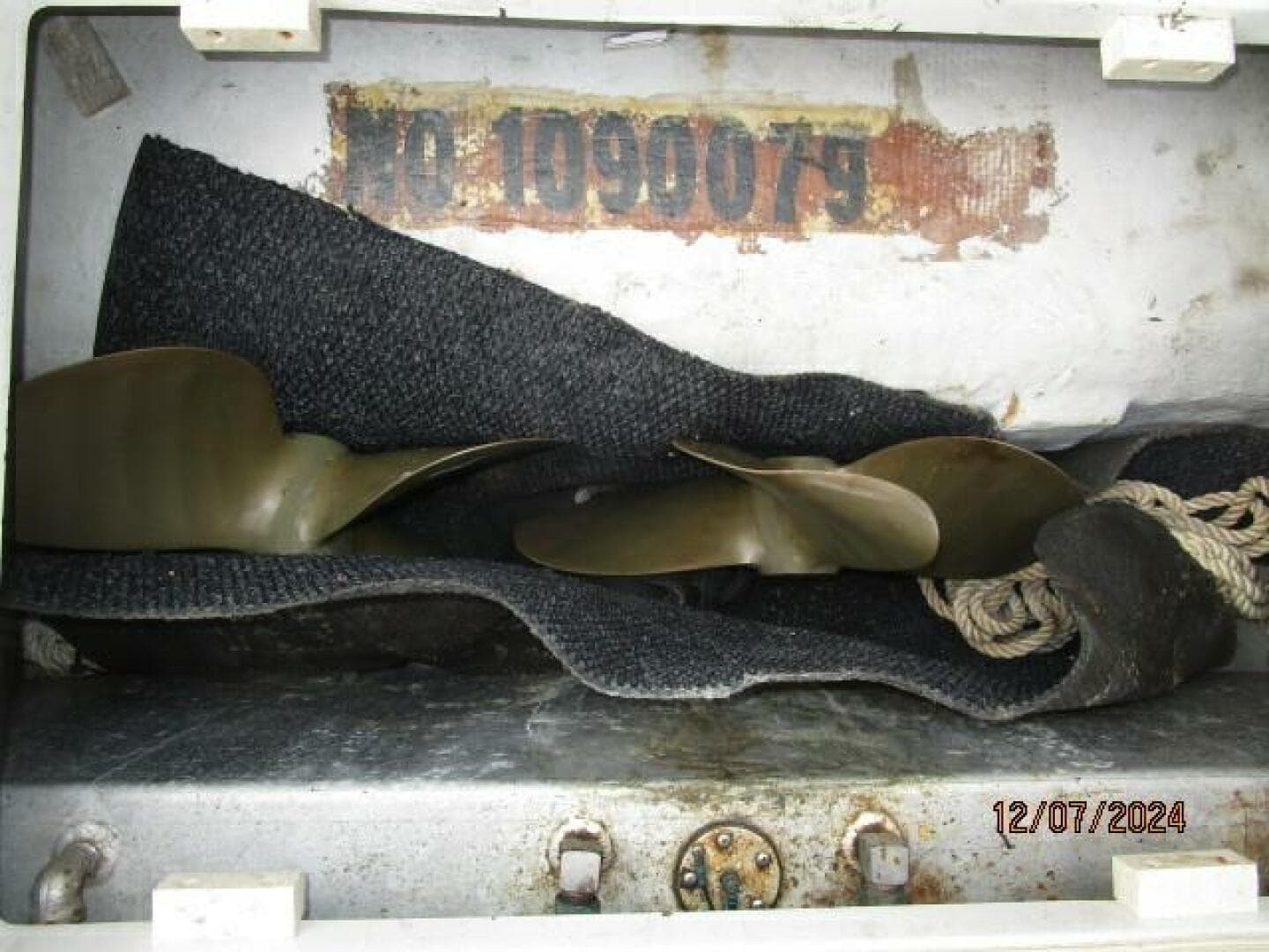 40' Carver spare propellers