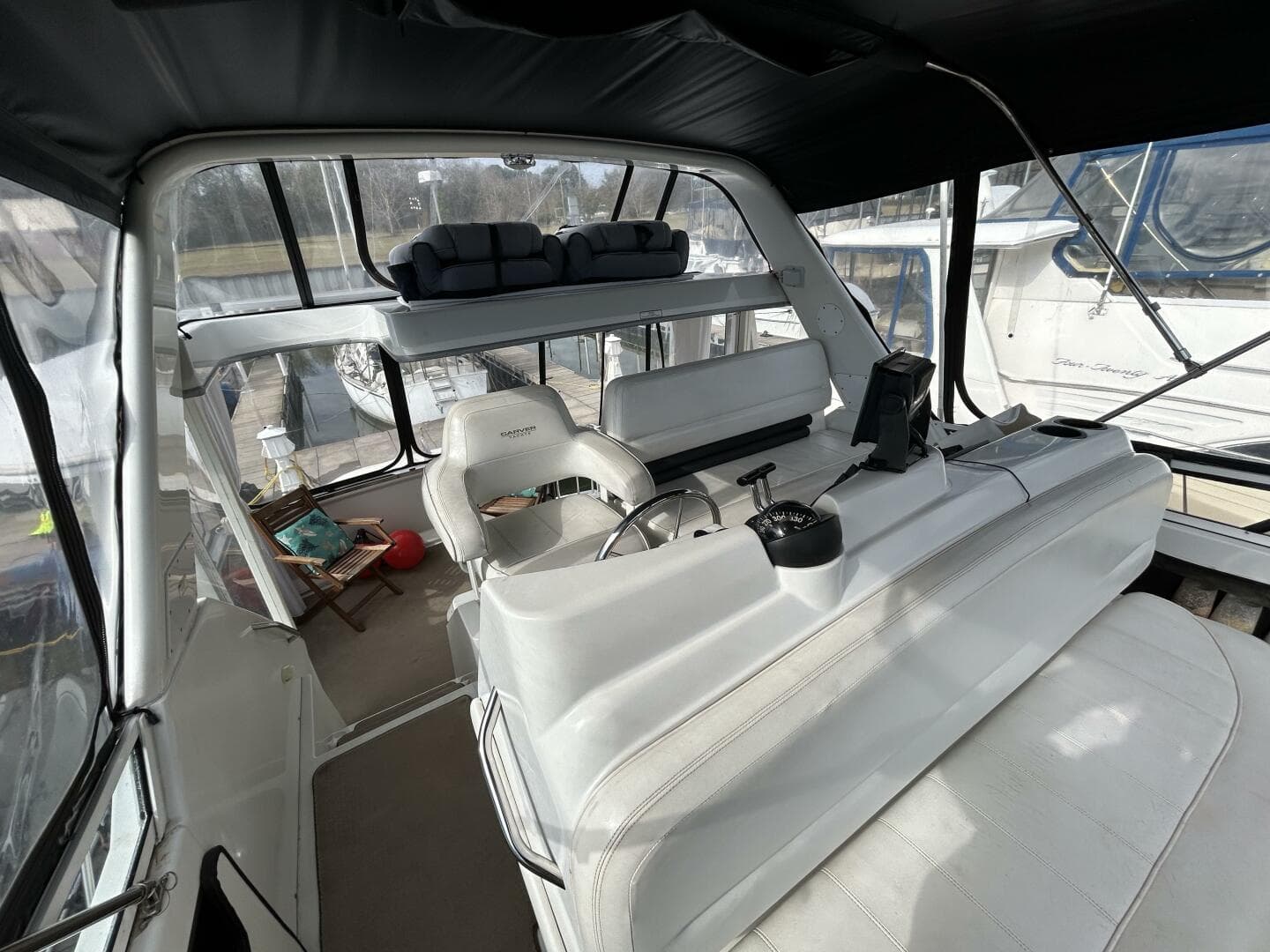 40' Carver flybridge aft