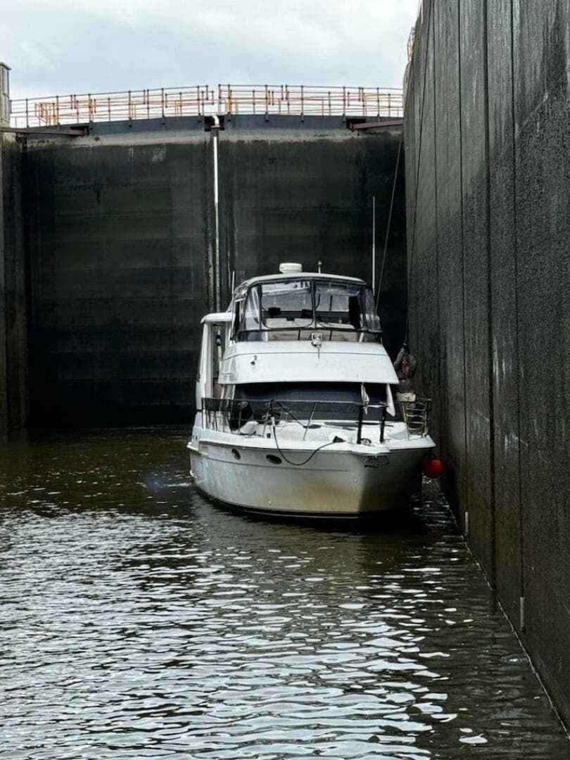 40' Carver forward profile