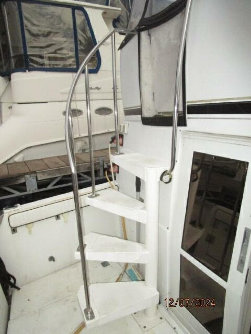 40' Carver cockpit stairs