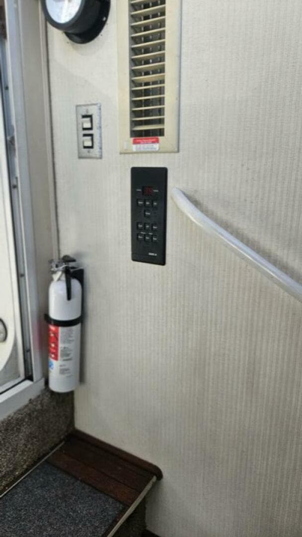 1990 Trojan 11M Express