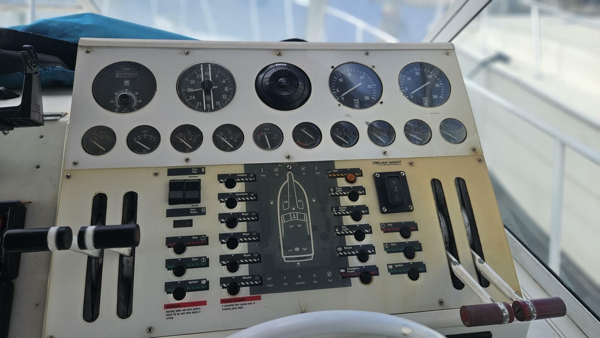 1990 Trojan 11M Express