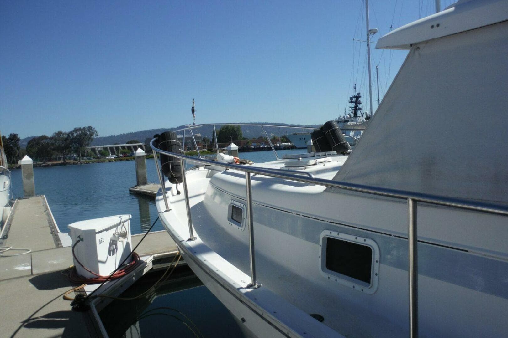 1987 Mainship Sundeck 36