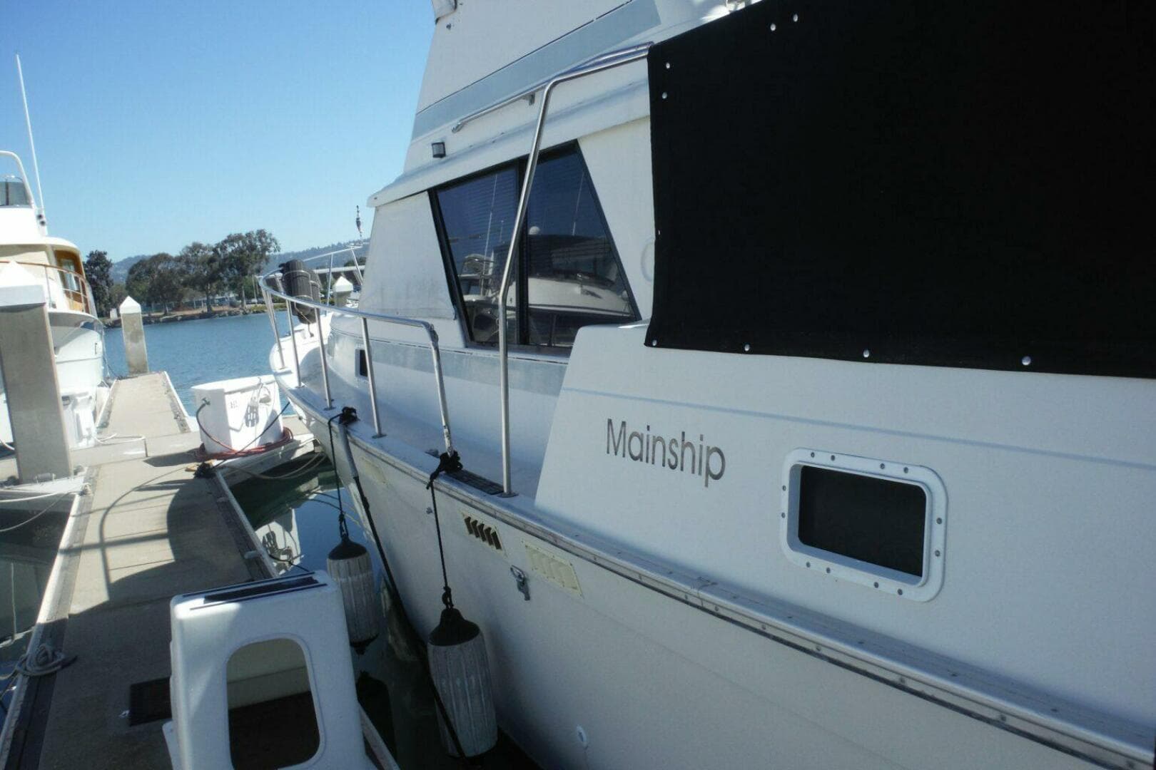 1987 Mainship Sundeck 36