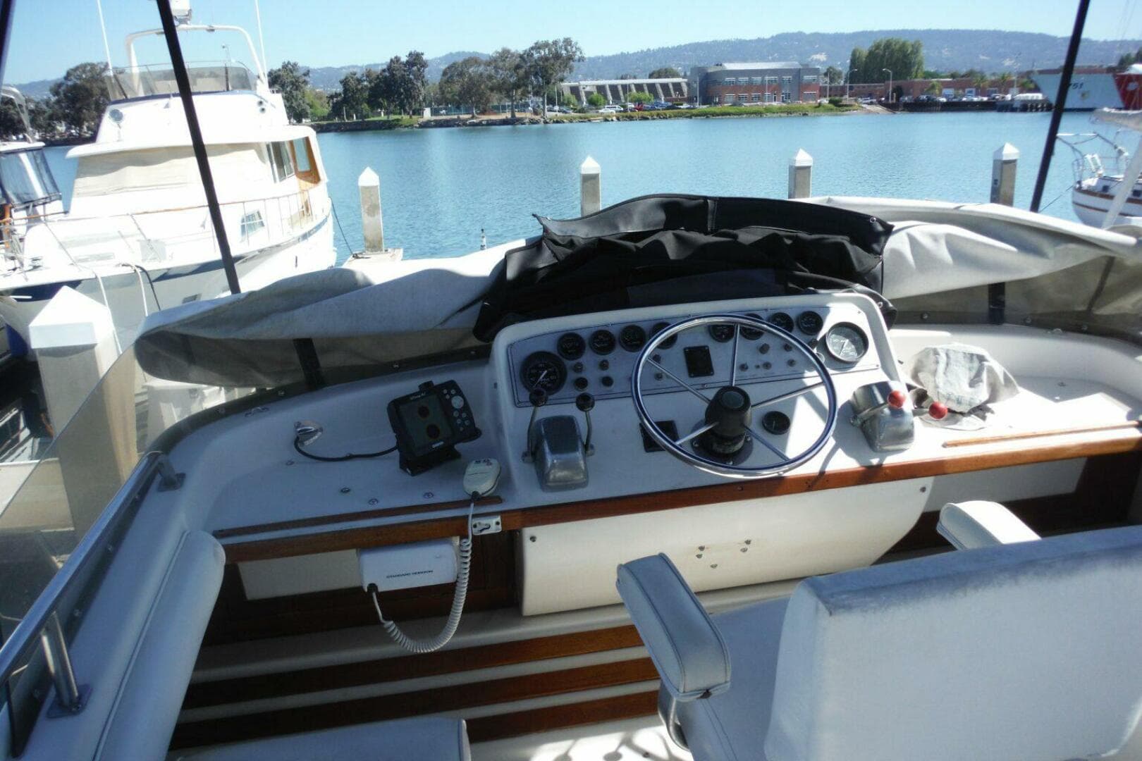 1987 Mainship Sundeck 36