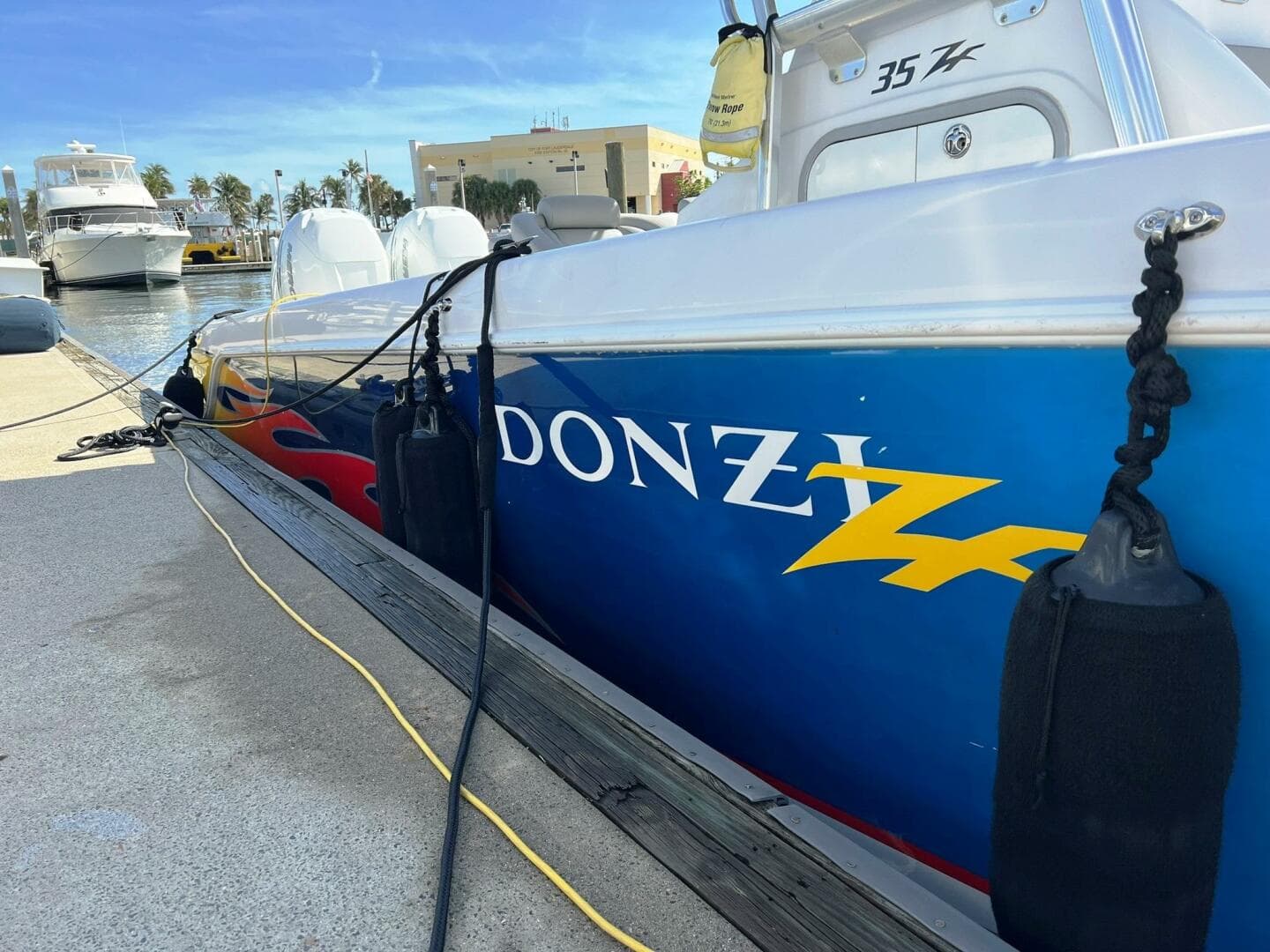 2004 Donzi 35 ZF Cuddy