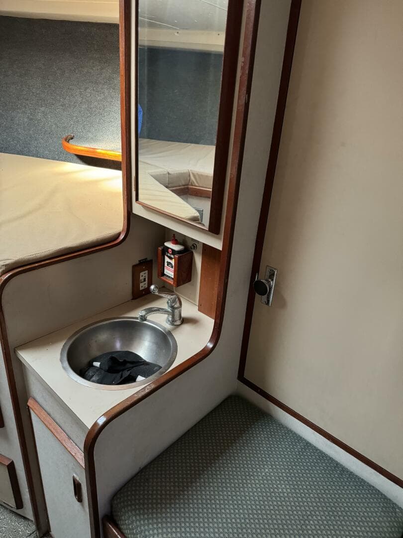 1983 Bertram 385 Convertible Cast Off II