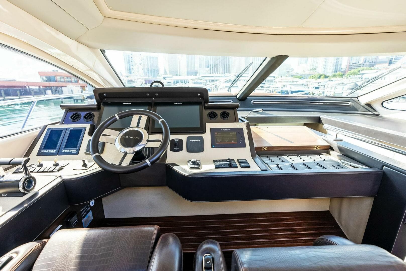 2014 Azimut 72S