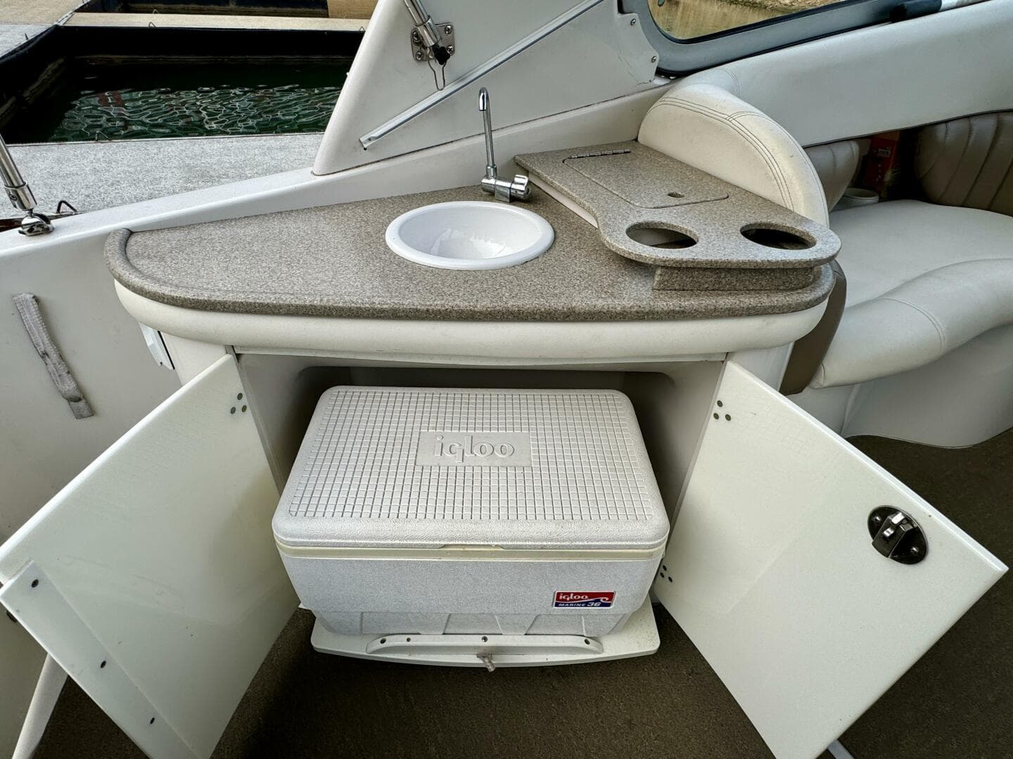 2004 Four Winns Vista 288