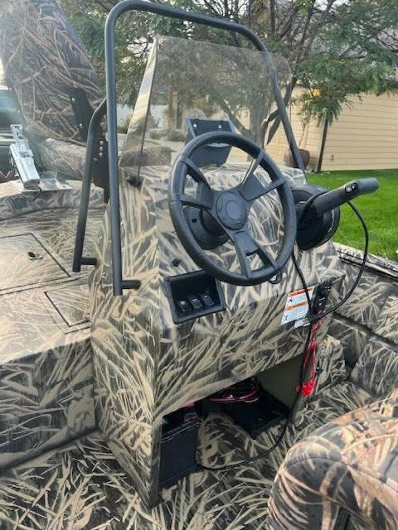 2023 Lowe Roughneck 1860