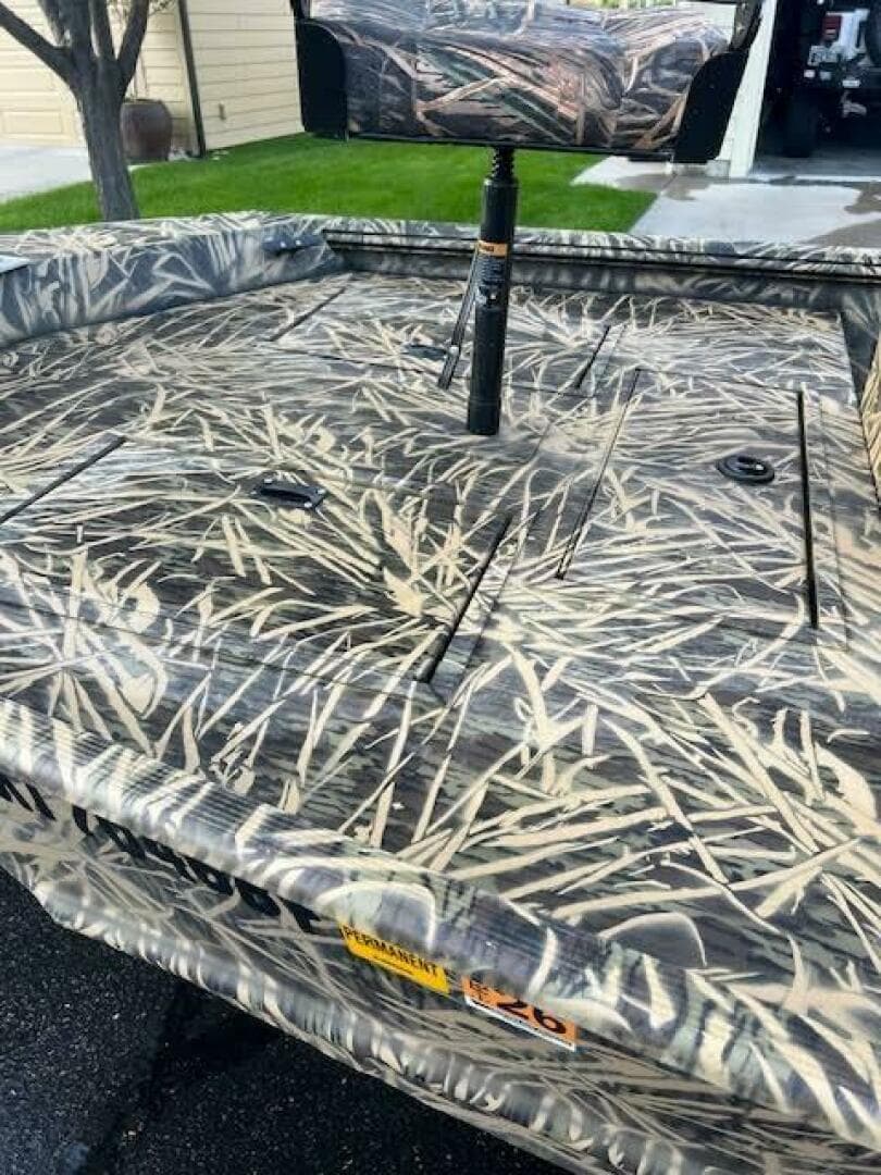 2023 Lowe Roughneck 1860