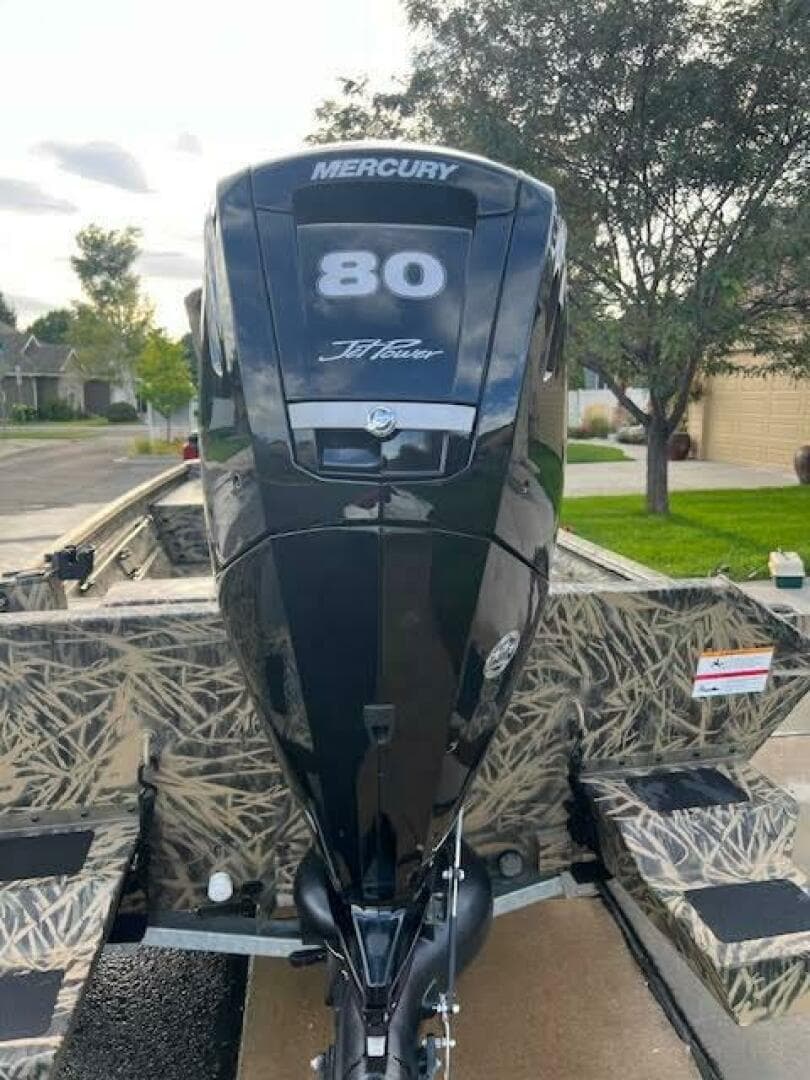 2023 Lowe Roughneck 1860