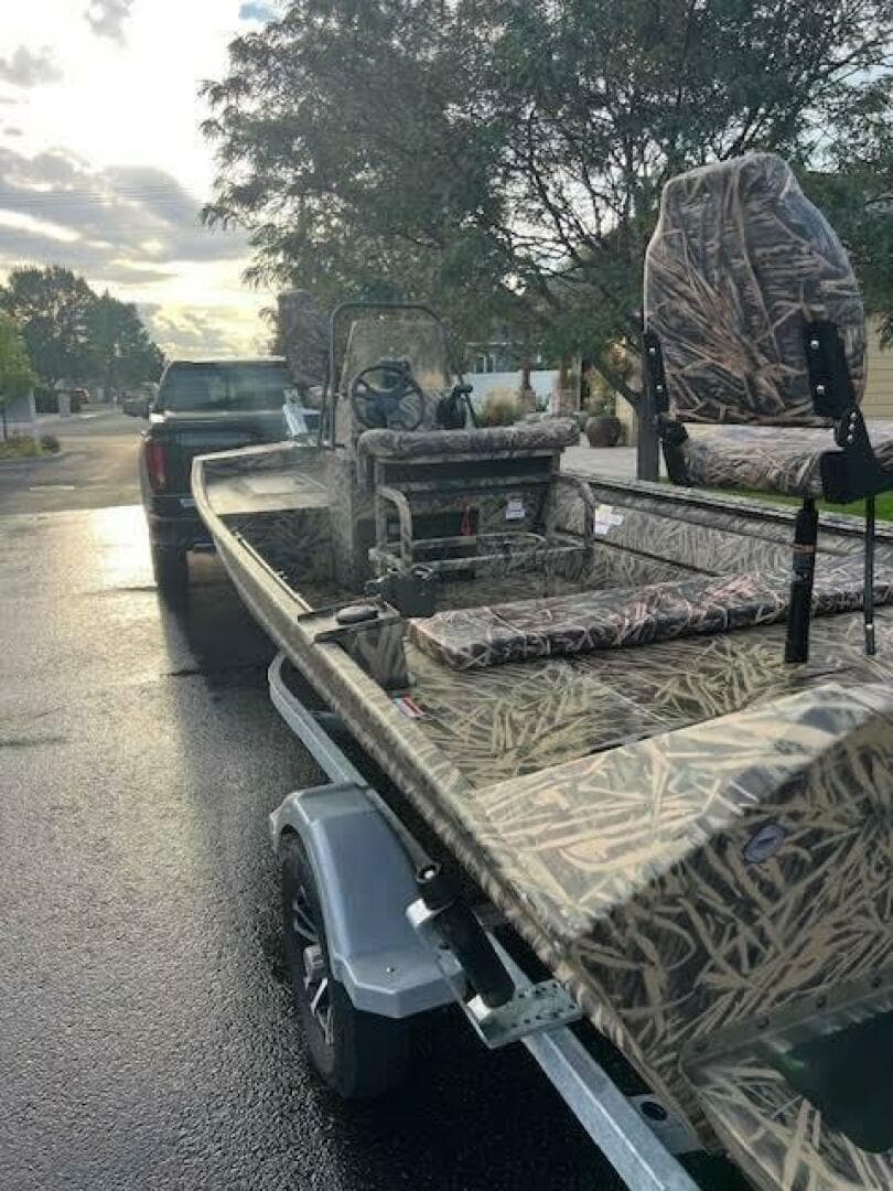 2023 Lowe Roughneck 1860