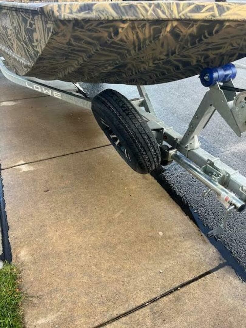 2023 Lowe Roughneck 1860