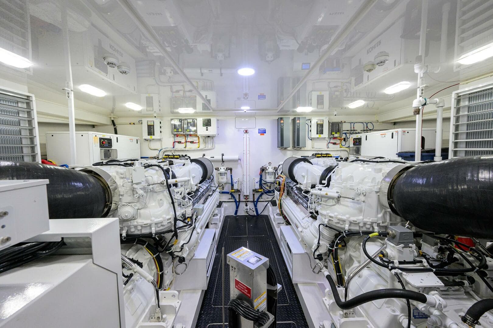 Viking 92 CHINA TIME - Engine Room