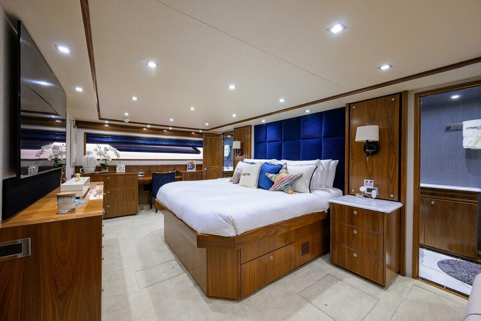 Viking 92 CHINA TIME - Master Stateroom