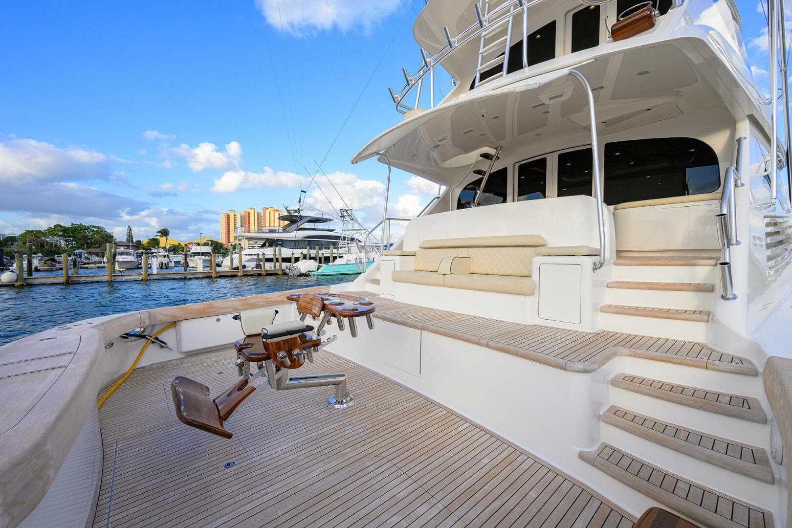 Viking 92 CHINA TIME - Cockpit