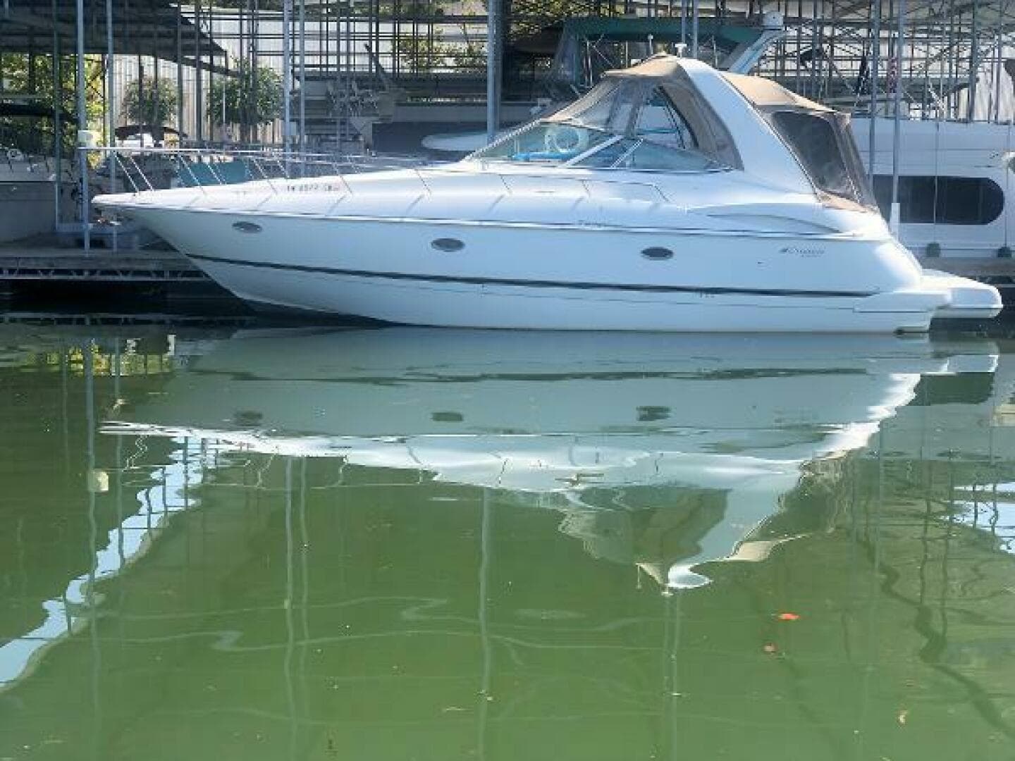 2001 Cruisers Yachts 3672 Express