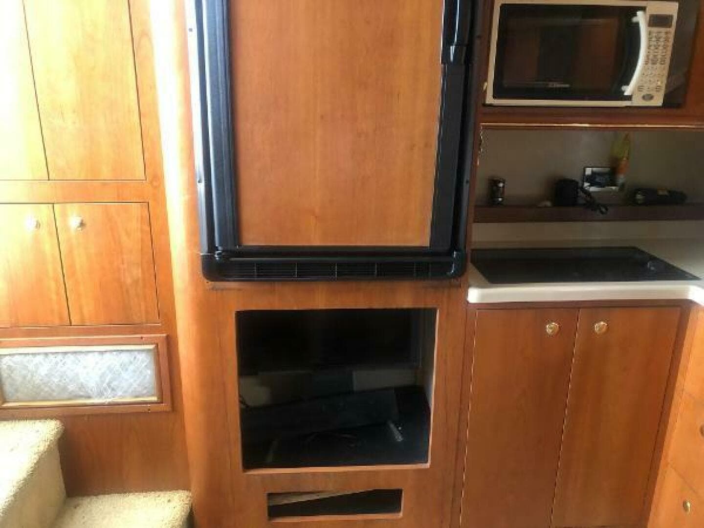 2001 Cruisers Yachts 3672 Express