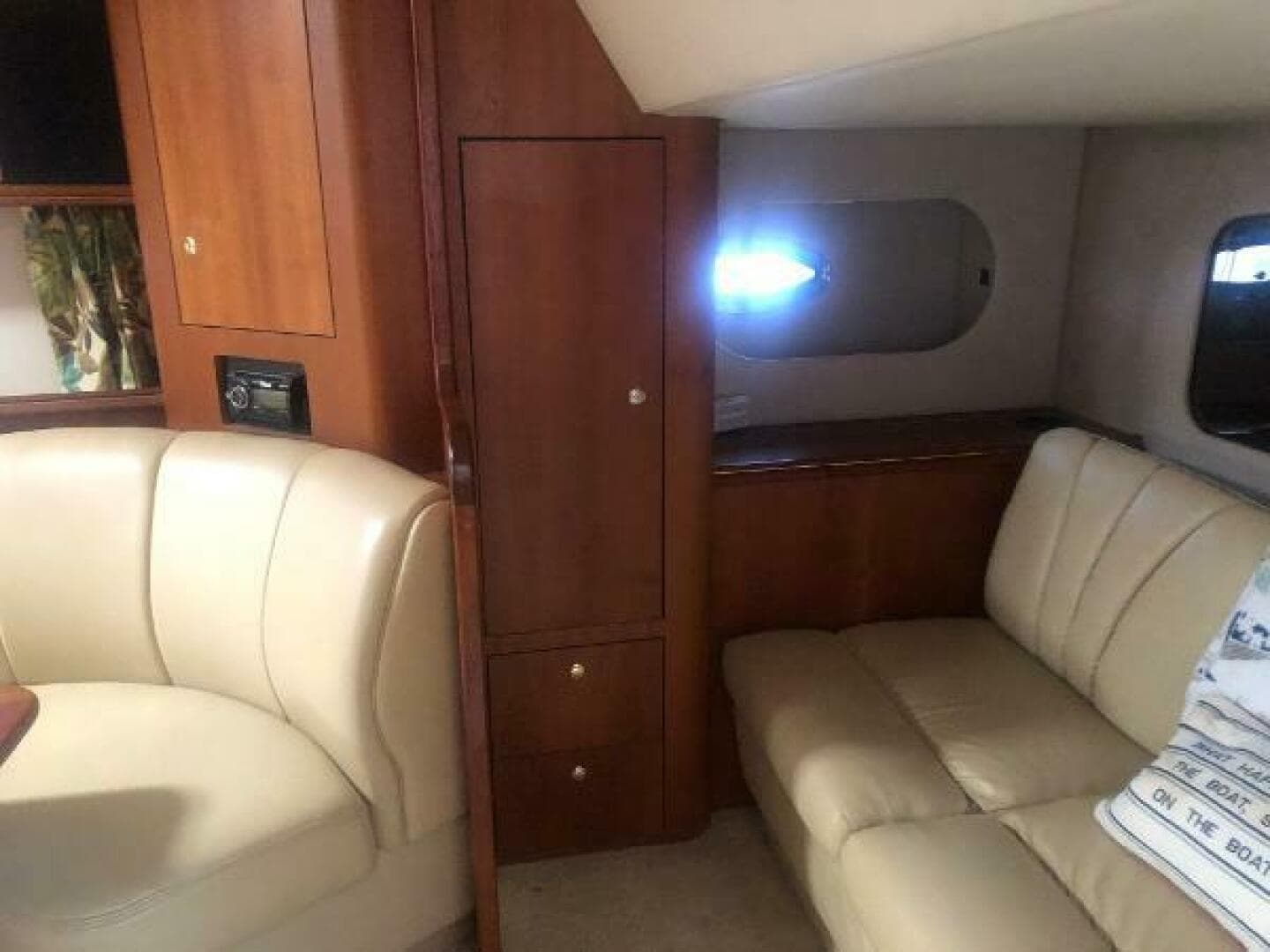 2001 Cruisers Yachts 3672 Express