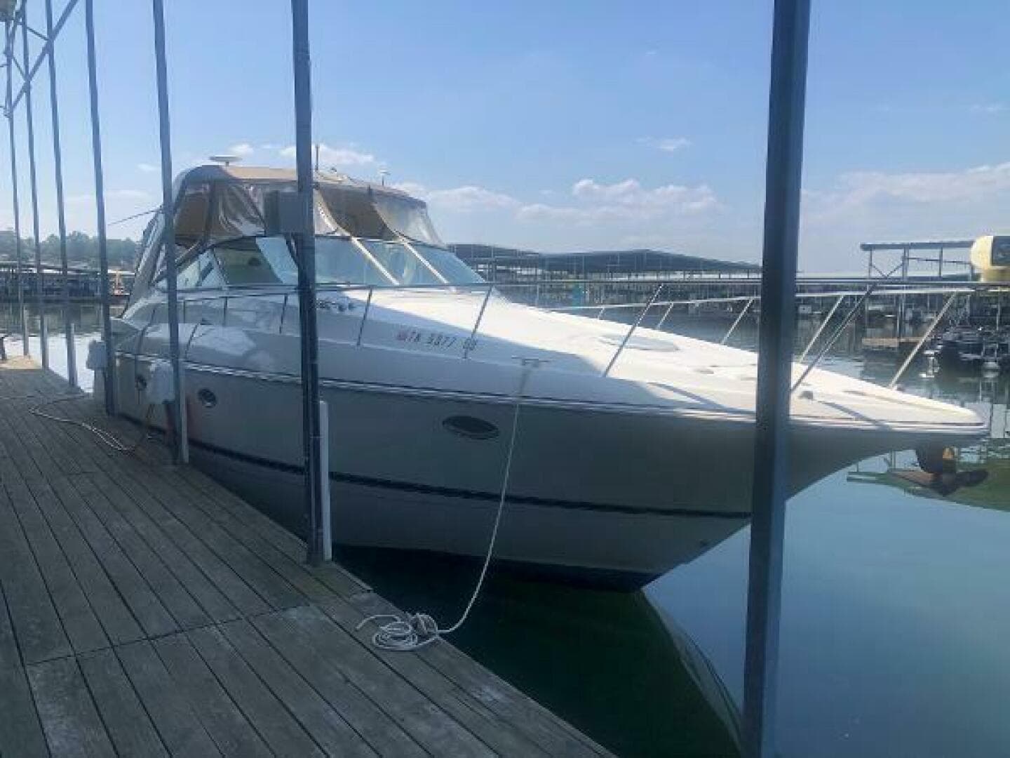 2001 Cruisers Yachts 3672 Express
