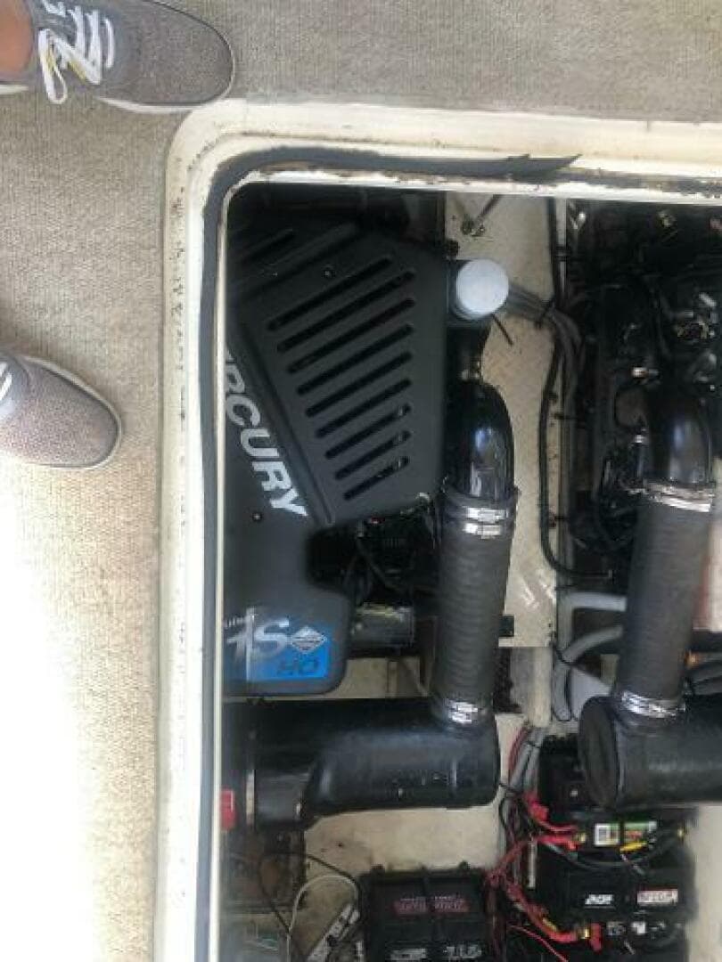 2001 Cruisers Yachts 3672 Express