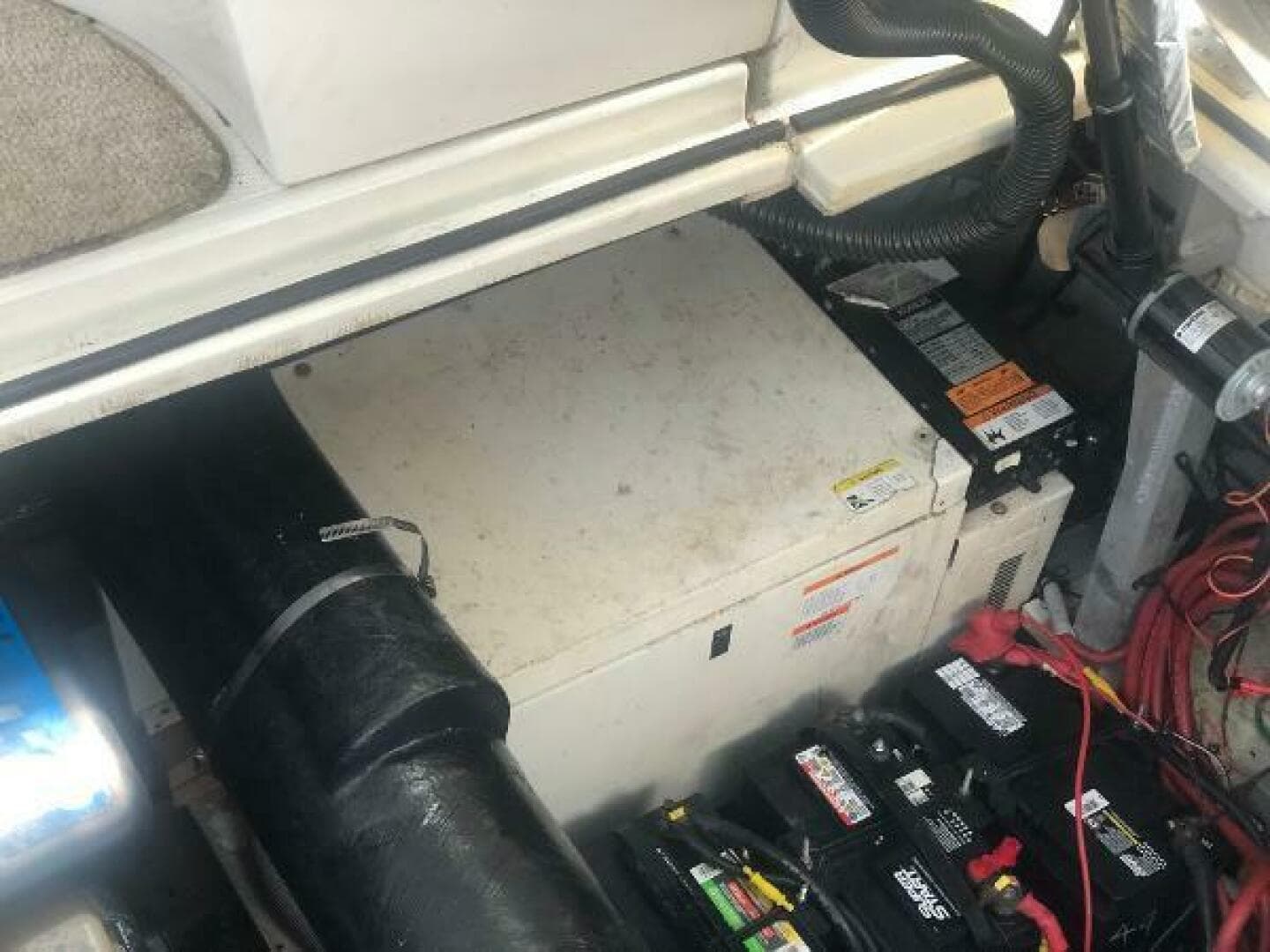 2001 Cruisers Yachts 3672 Express