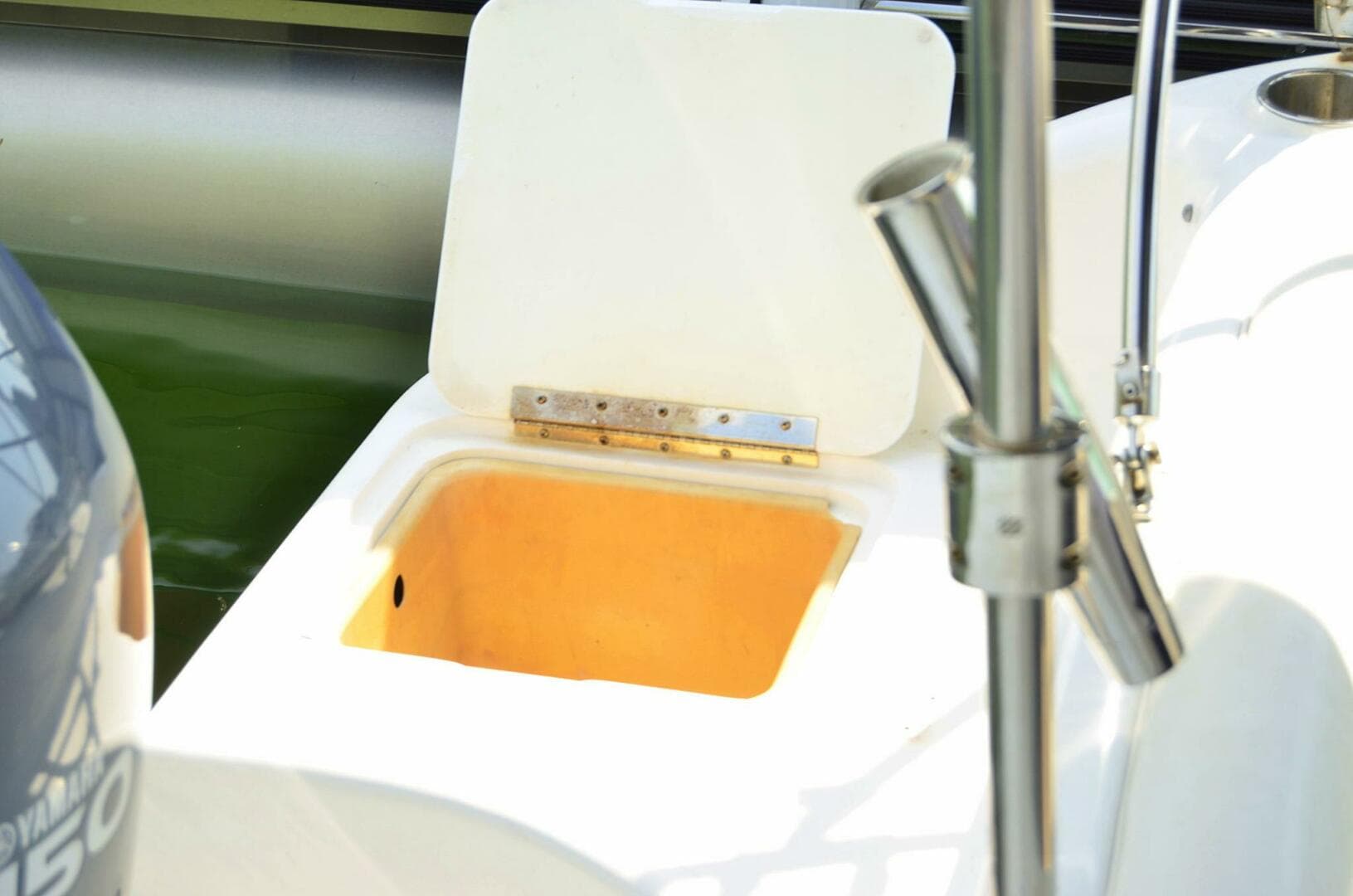 2011 Hurricane SunDeck 217 OB