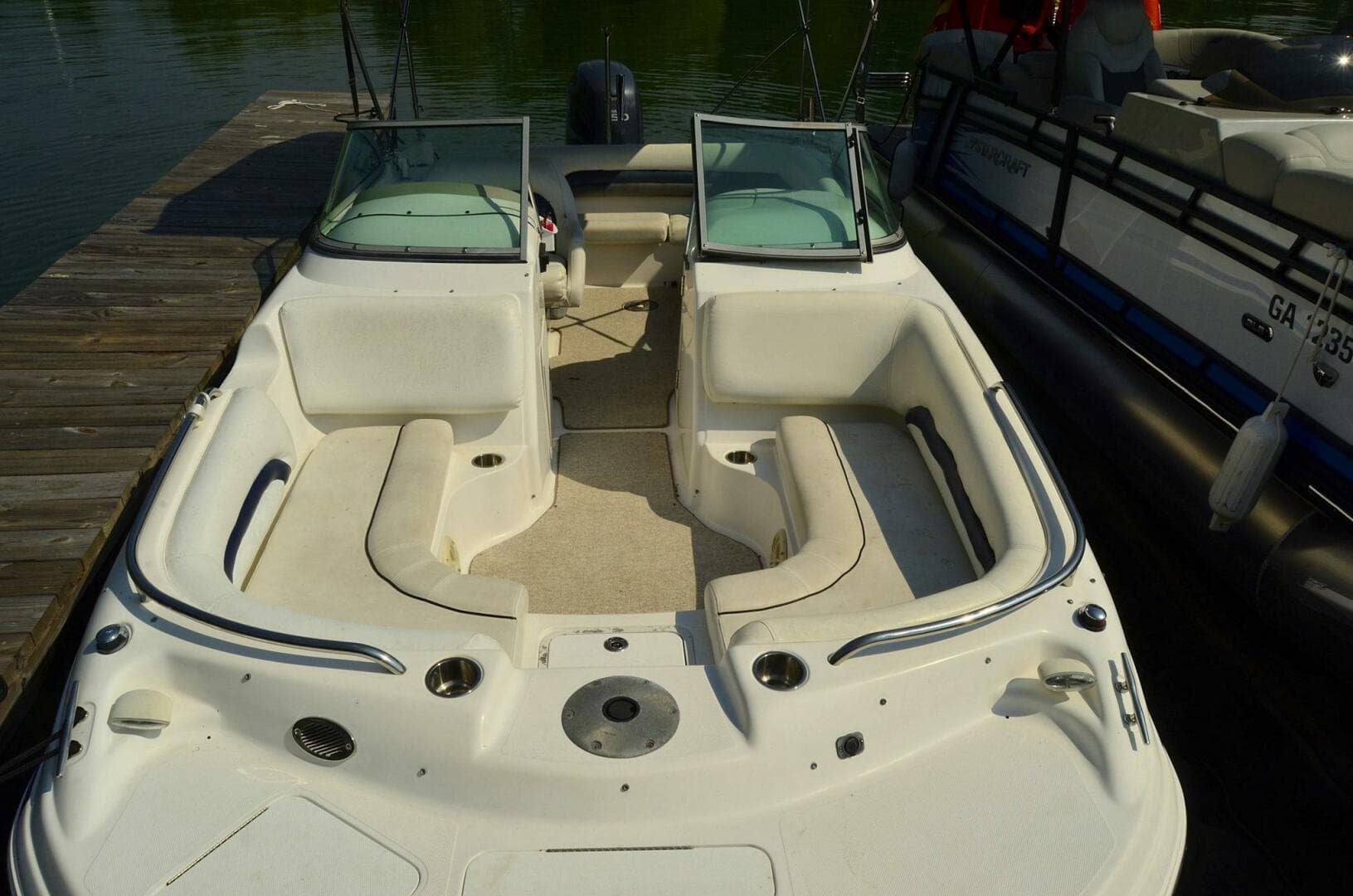 2011 Hurricane SunDeck 217 OB