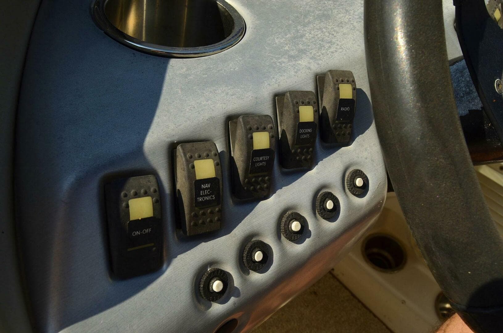 2011 Hurricane SunDeck 217 OB