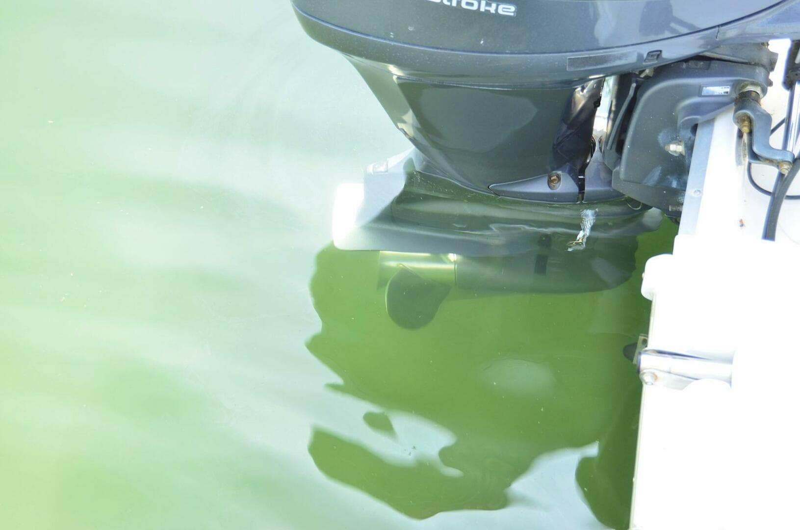 2011 Hurricane SunDeck 217 OB