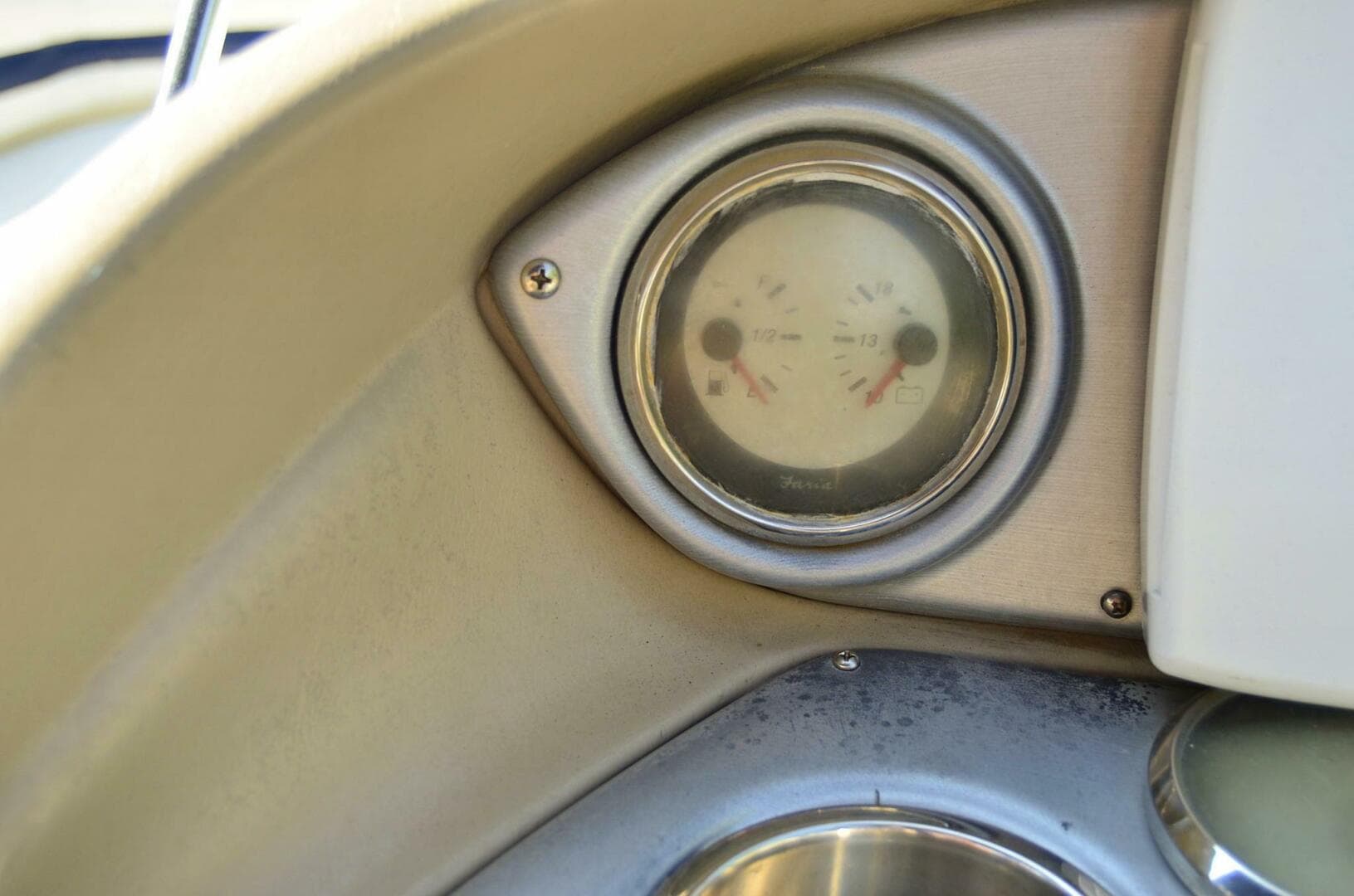 2011 Hurricane SunDeck 217 OB